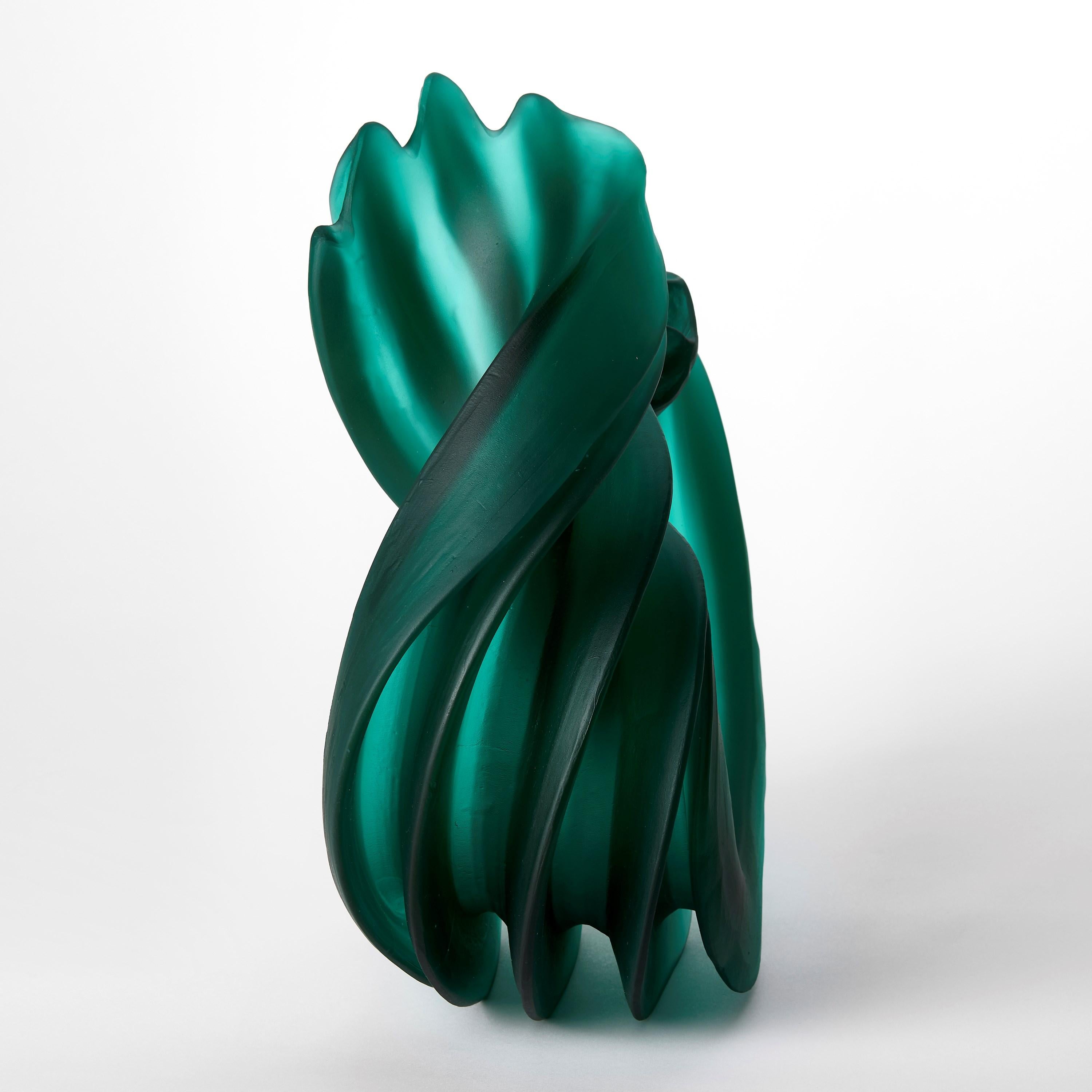 Organico moderno Individual Twist in Green Aquamarine II, scultura in vetro di Nina Casson McGarva in vendita