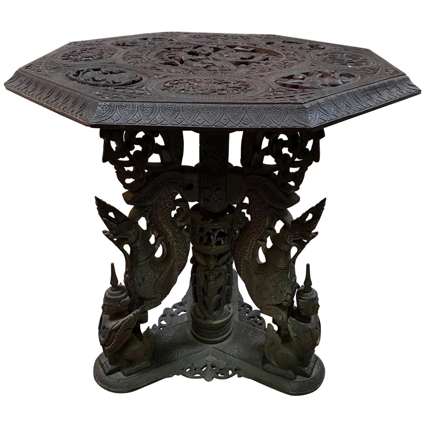 Table indo-chinoise sculptée du XIXe siècle en vente