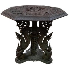 Indochinesischer geschnitzter Tisch aus dem 19.