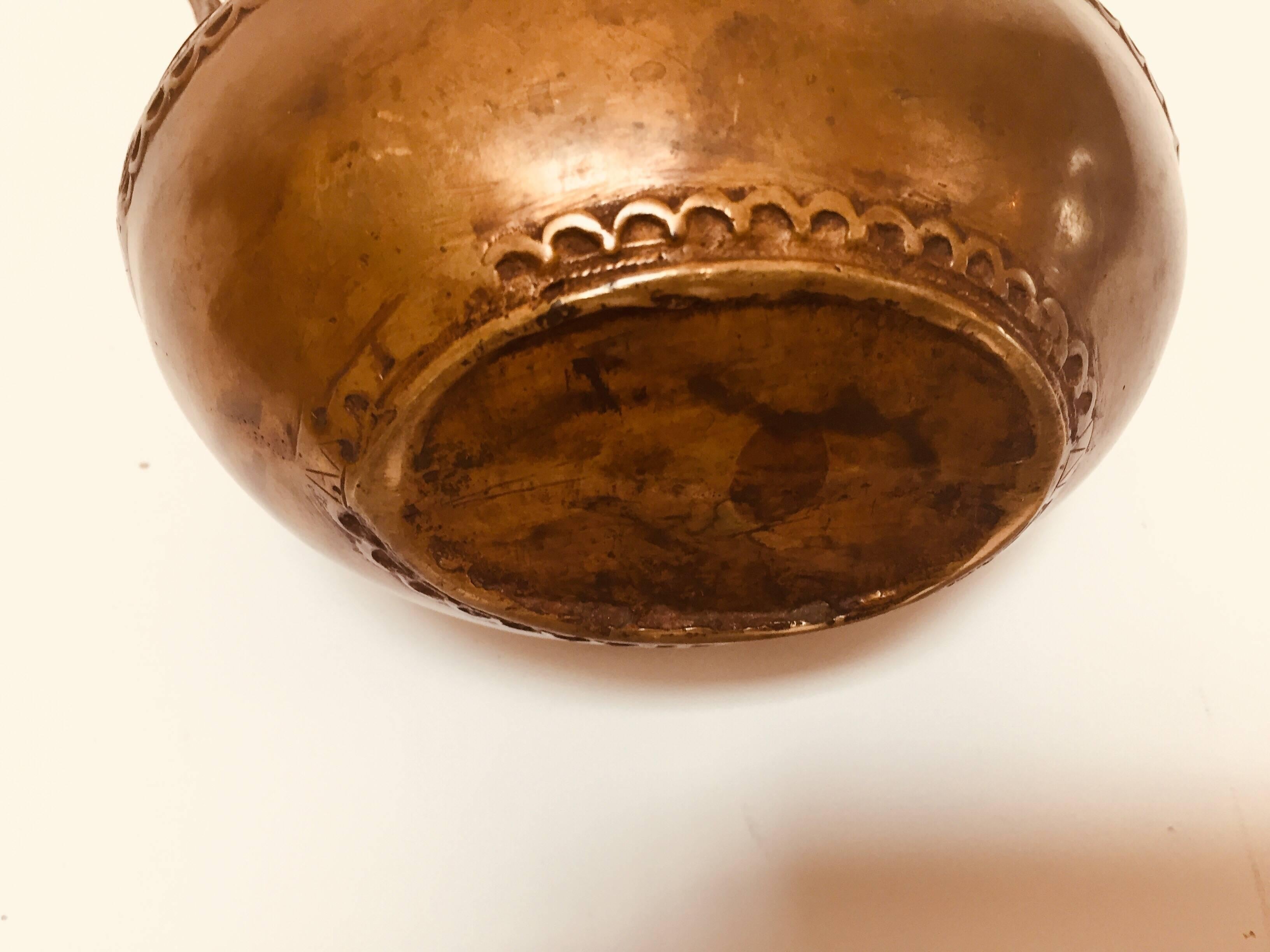 Indo-Islamic Dhokra Copper Betel Nut Peacock Lidded Box In Good Condition In North Hollywood, CA