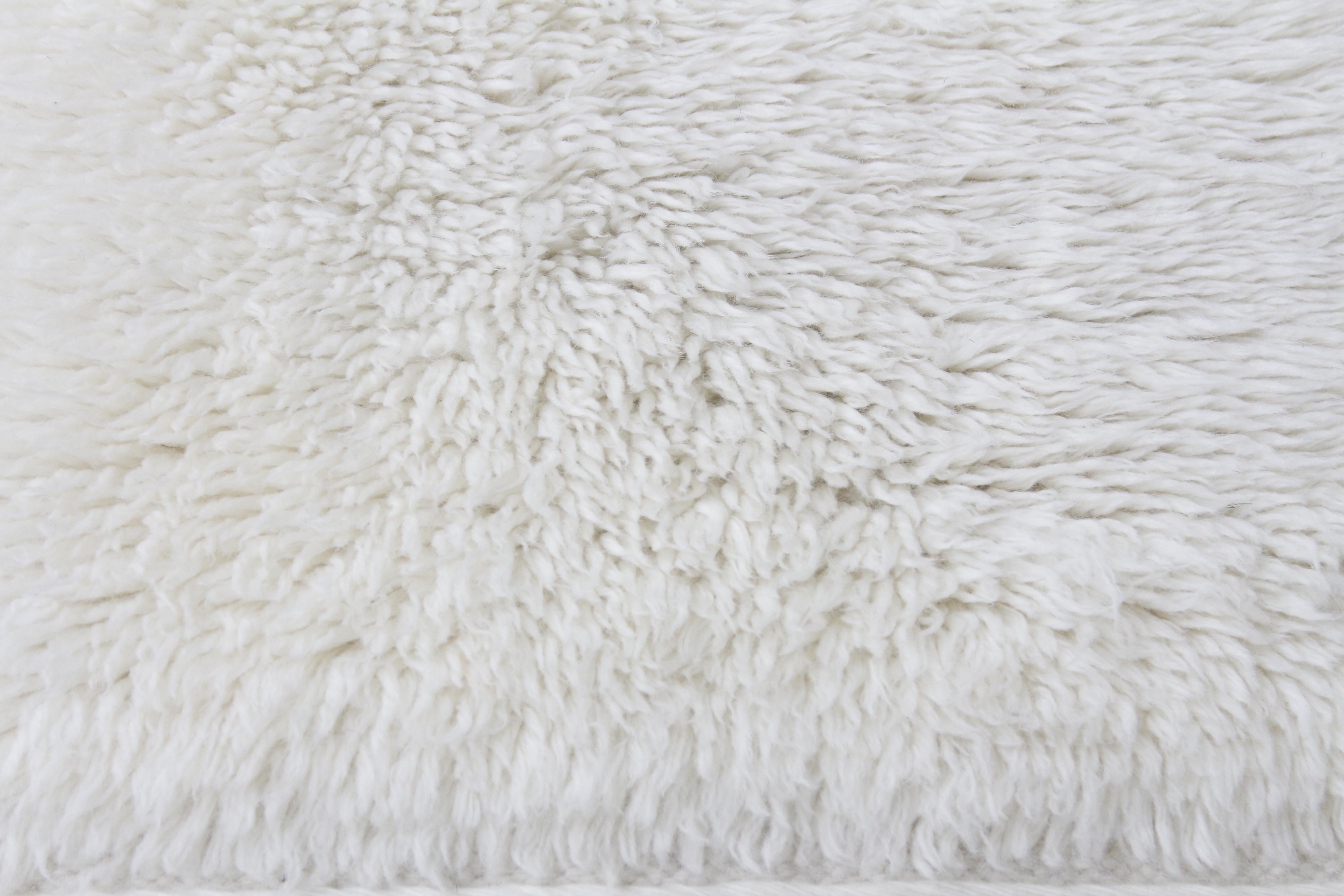 This runner is hand-knotted in India with a selected fine hand-spun wool and inspired by Moroccan high pile rugs (like shaggy rugs). Very soft to touch and desirable to walk on or wake up as a bedside runner. The neutral tone of this rug help having
