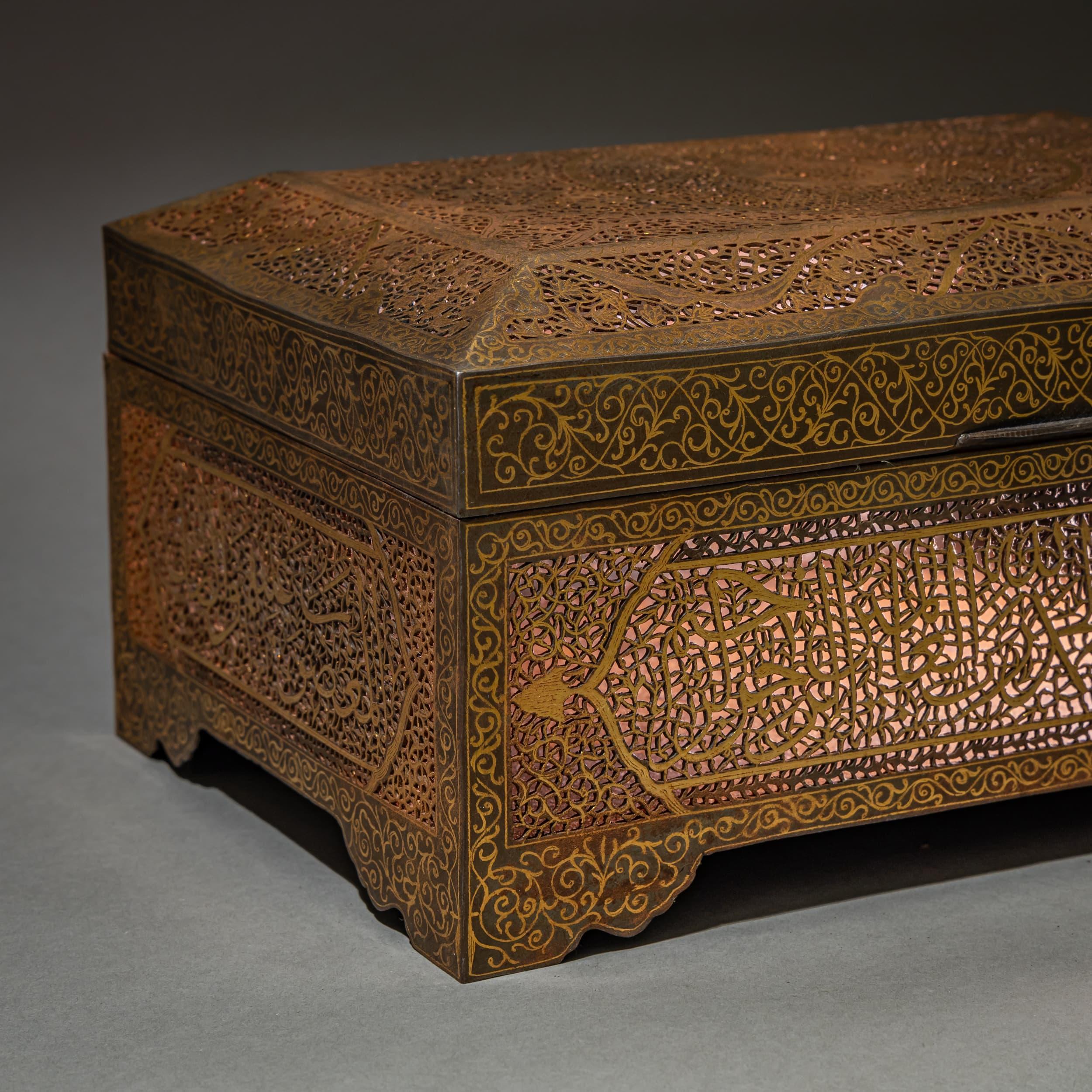 Indo-Persian Iron Casket in Koftgari Technique, 2nd Half 19th Century For Sale 5