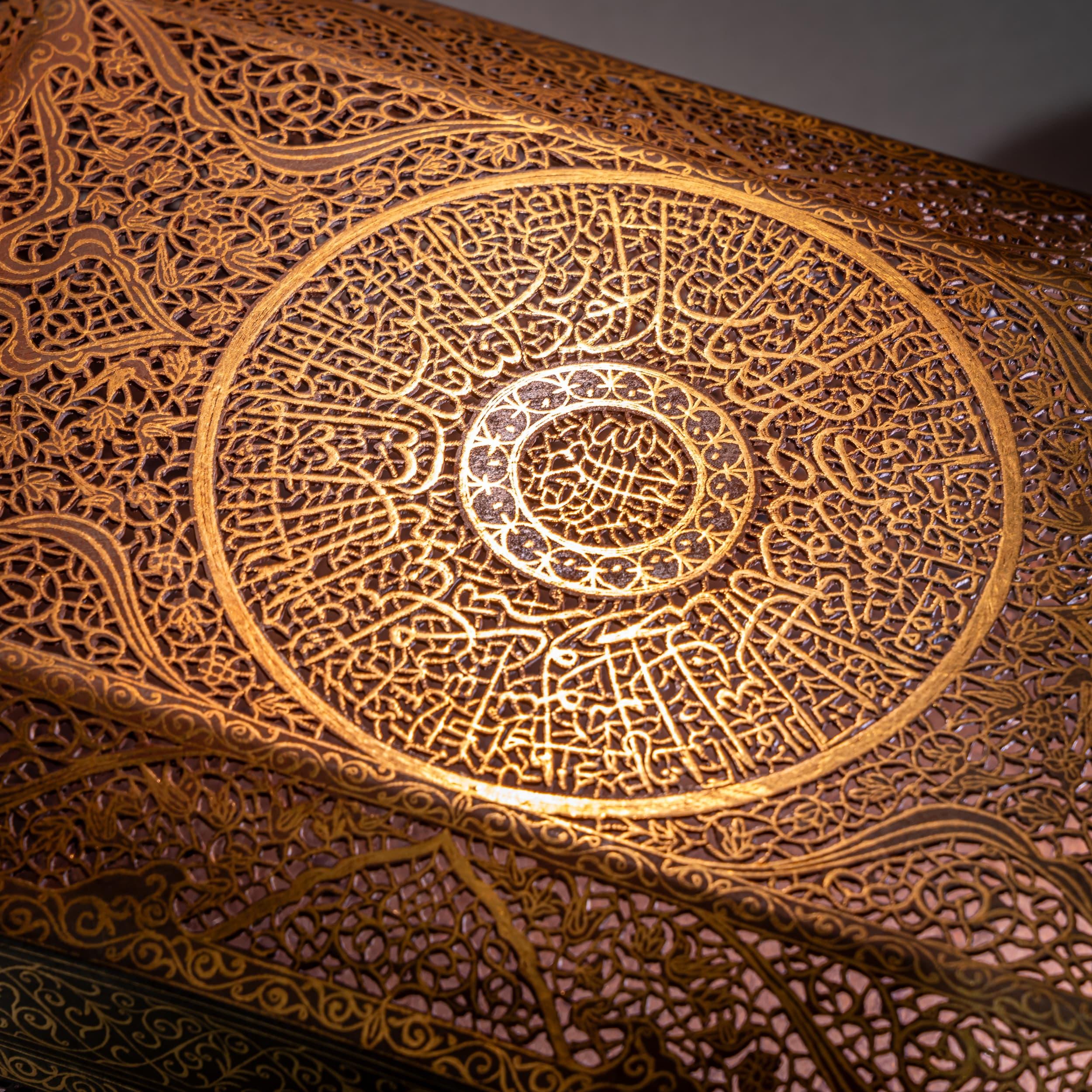 Indo-Persian Iron Casket in Koftgari Technique, 2nd Half 19th Century For Sale 7