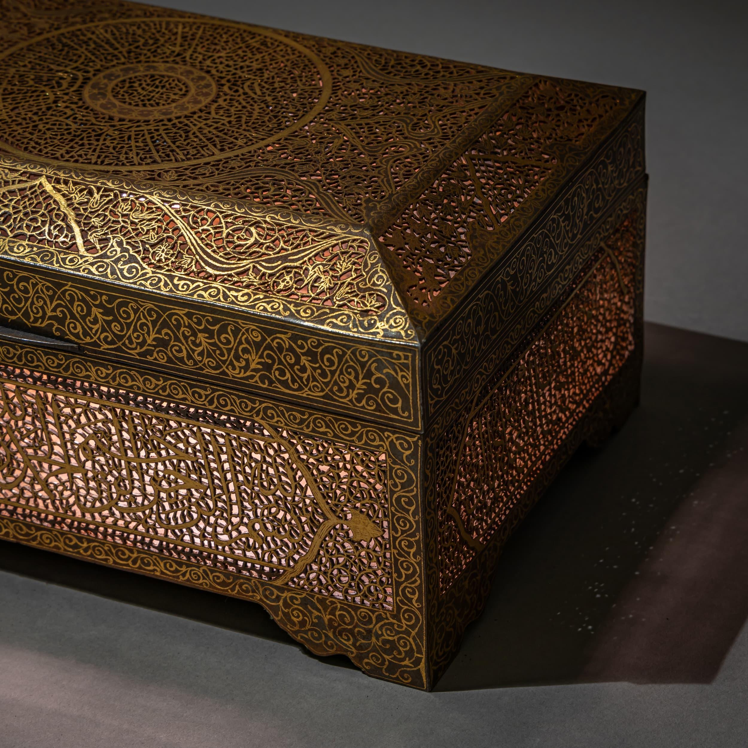 Indo-Persian Iron Casket in Koftgari Technique, 2nd Half 19th Century For Sale 2