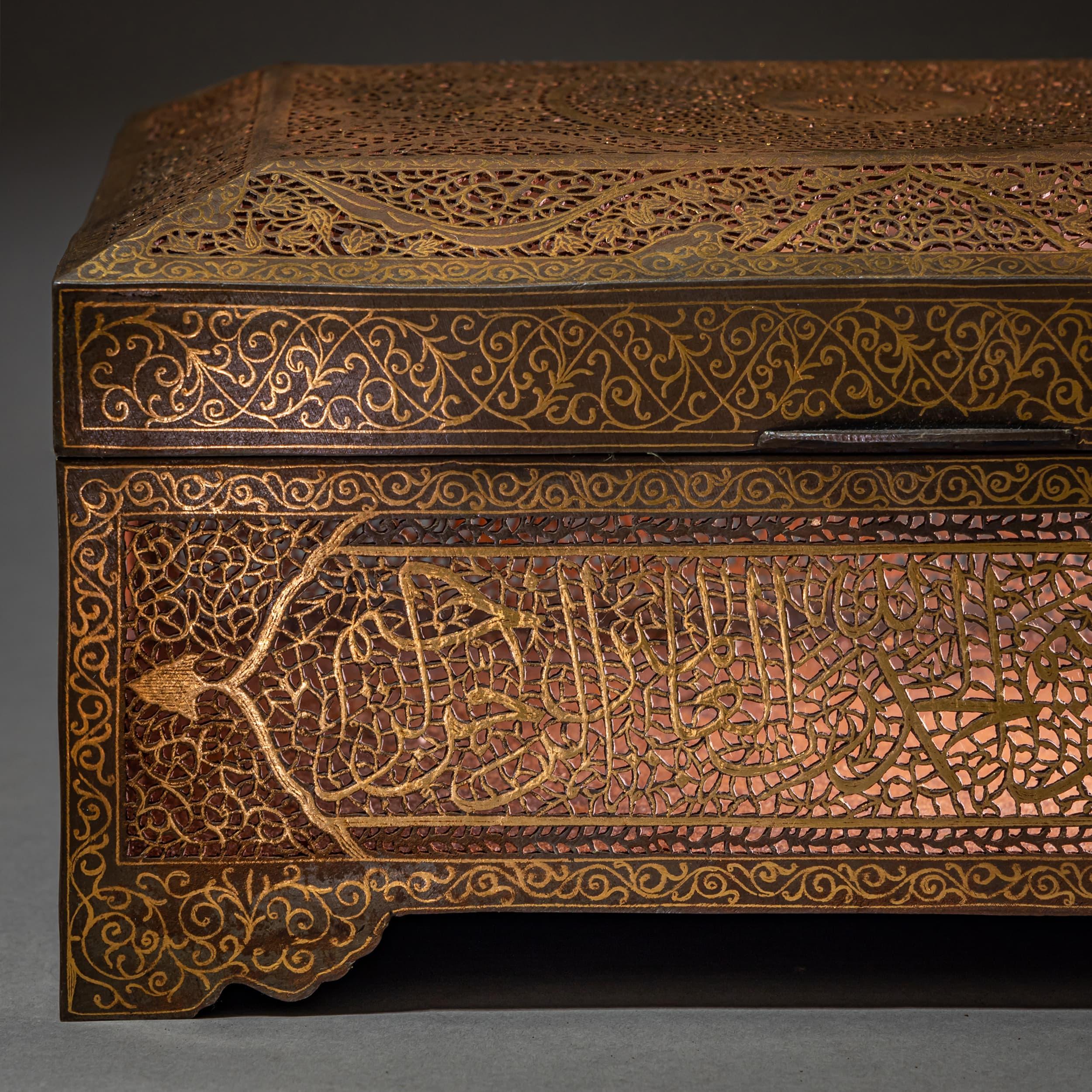 Indo-Persian Iron Casket in Koftgari Technique, 2nd Half 19th Century For Sale 4