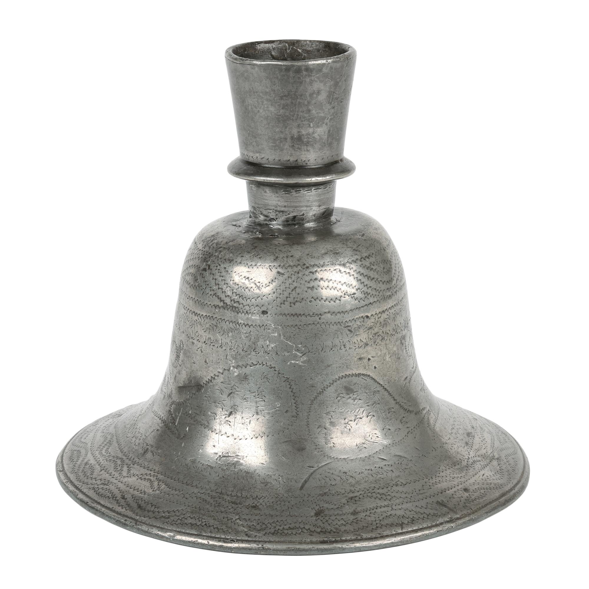 Base per pipa per narghilè in peltro indo-persiano con animali stilizzati In condizioni buone in vendita a Bishop's Stortford, Hertfordshire
