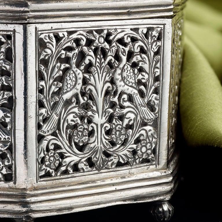 Indo-Portuguese Silver Octagonal Box '17th Century Portugal' For Sale 1