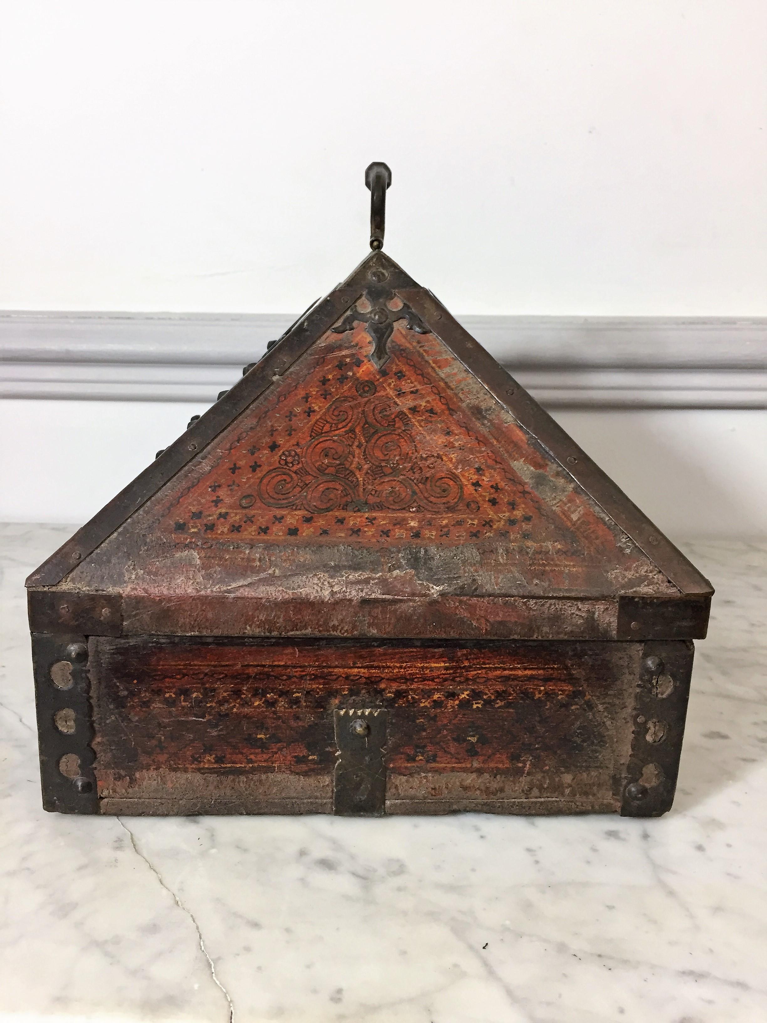 Indo-Portuguese Travel Chest 19th Century In Good Condition In Beuzevillette, FR