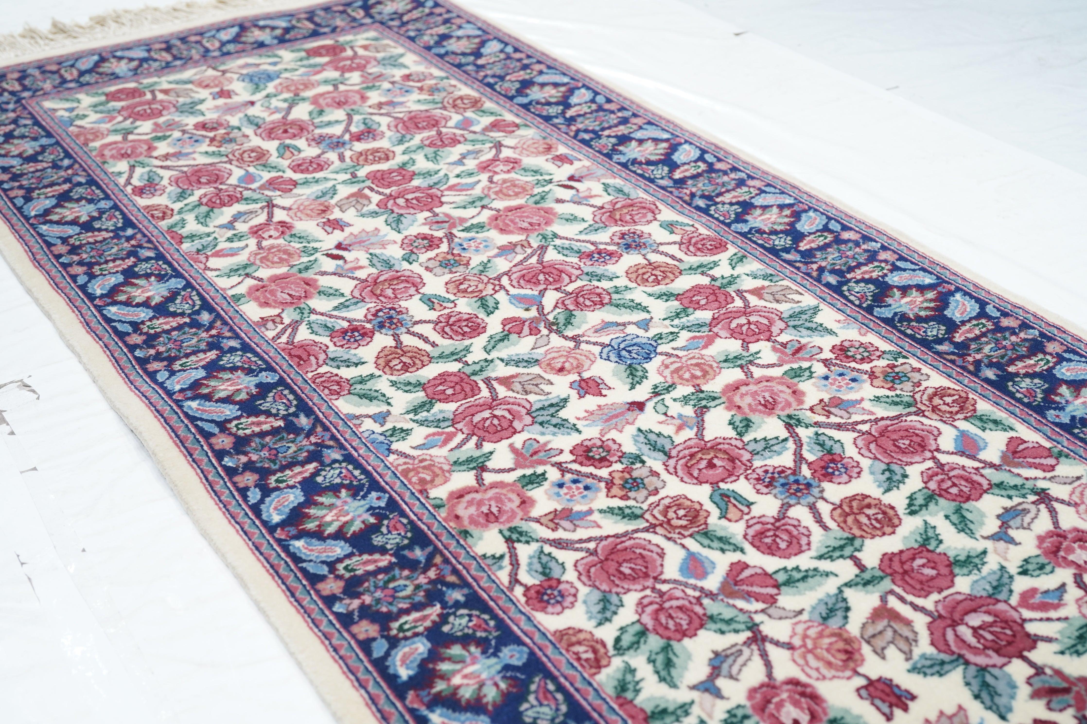Tappeto INDO- 2'6'' x 6'0'' in vendita 1