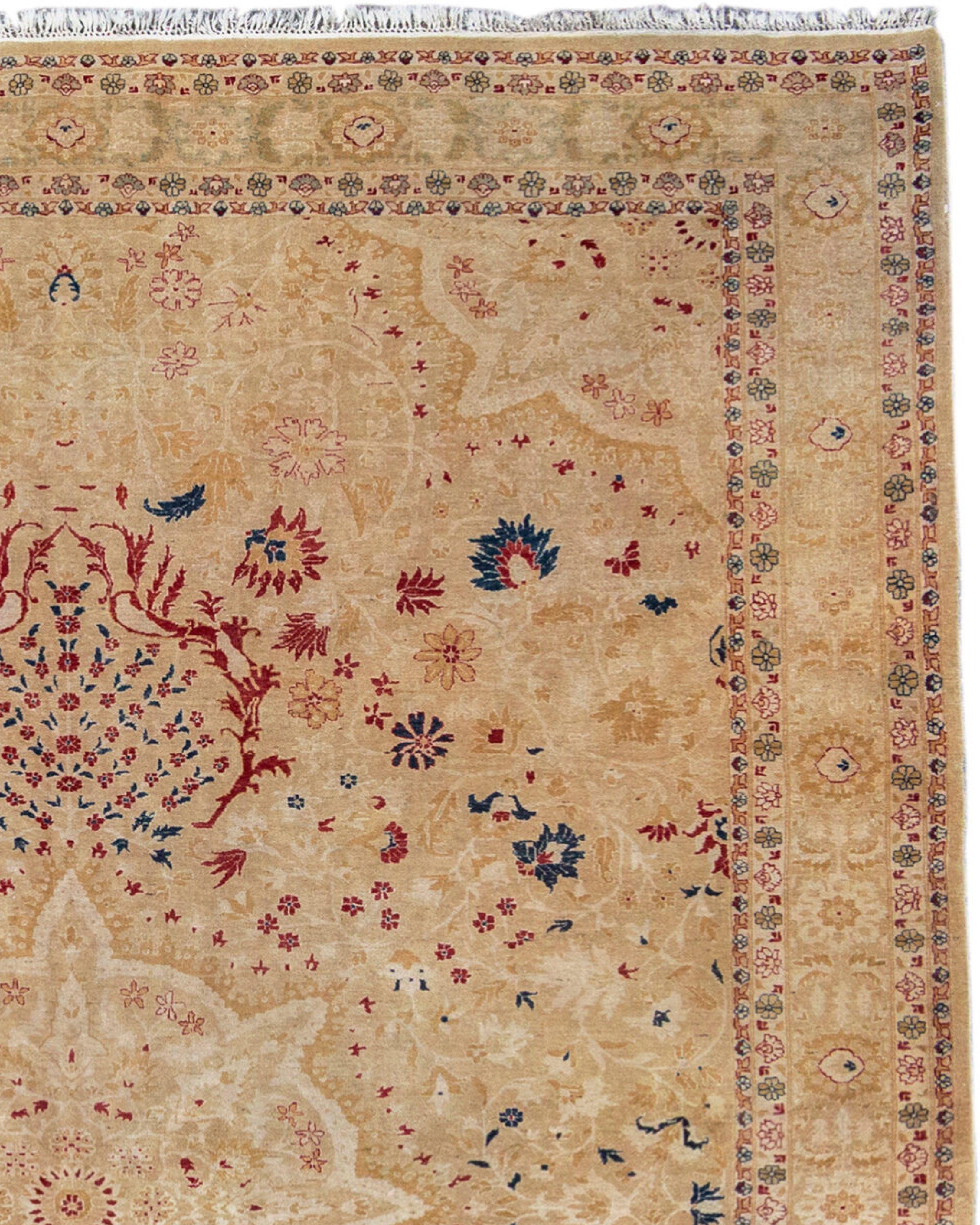 Indo Tabriz Carpet, Late 20th Century In Excellent Condition For Sale In San Francisco, CA