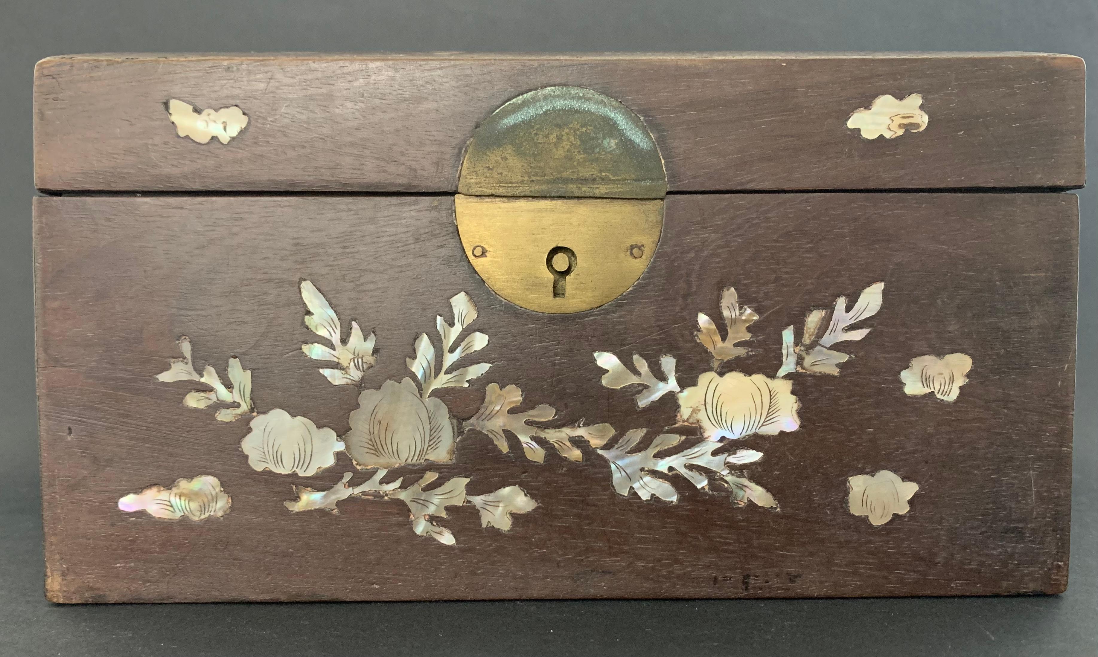 Marquetry Indochinese Box in Wood and Mother of Pearl circa 1900 For Sale
