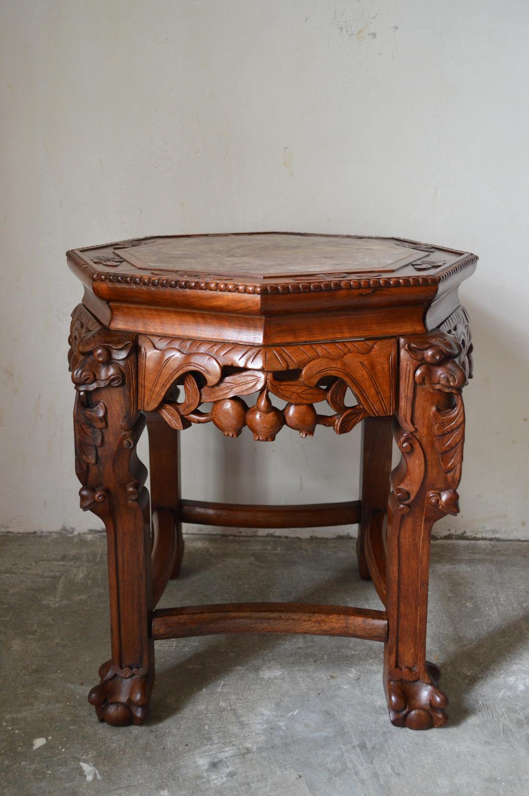 Wonderful guéridon / pedestal / pot holder / end table. 

Carved solid wood, with dragons / demons heads, paws of tigers / lions, exotics fruits.

French Indochina, circa 1890.

 Excellent general condition.