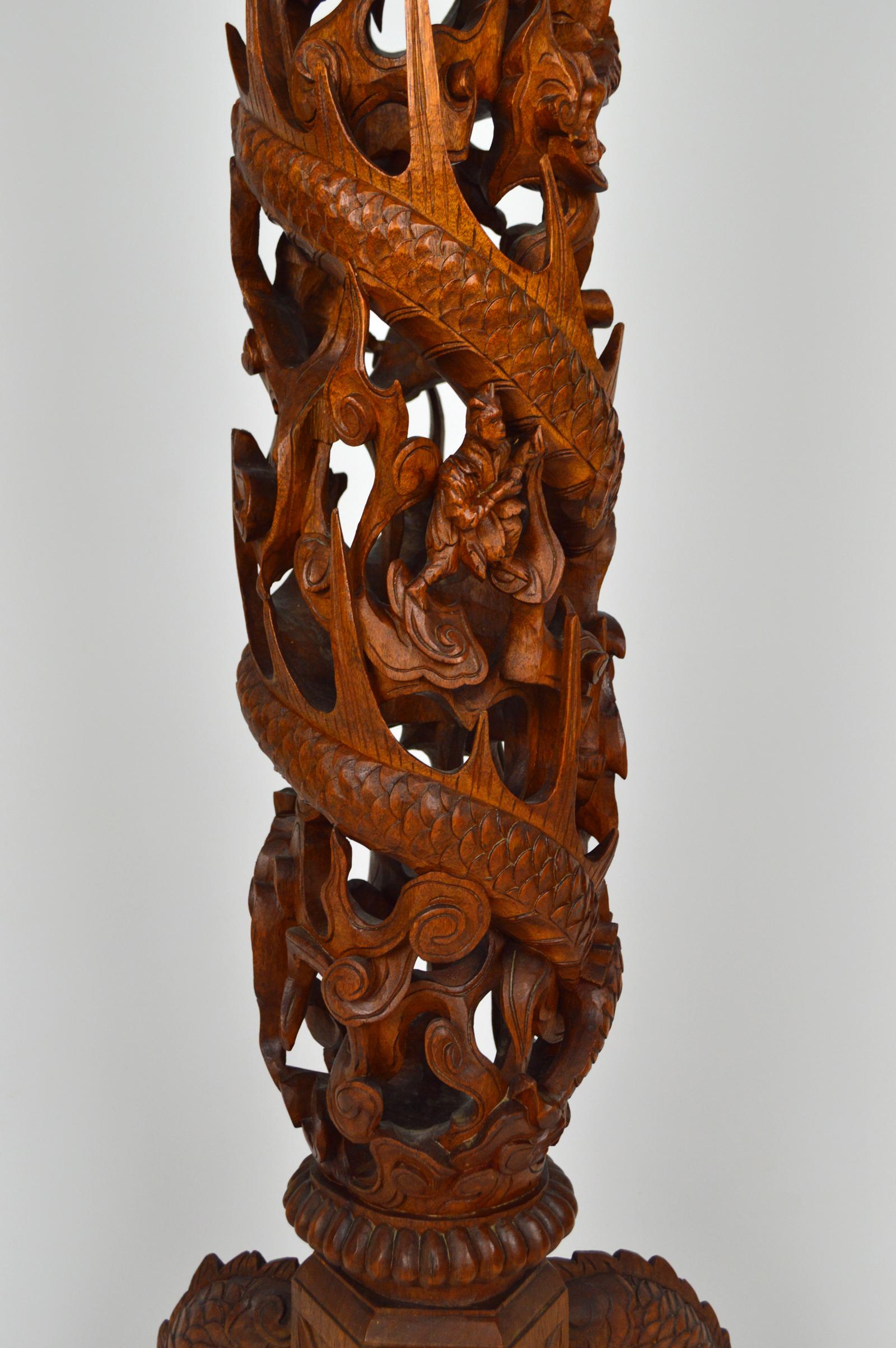 Indochinese Pedestal Table / Pot Stand in Carved Wood, Mythological Theme, 1890s In Good Condition For Sale In L'Etang, FR