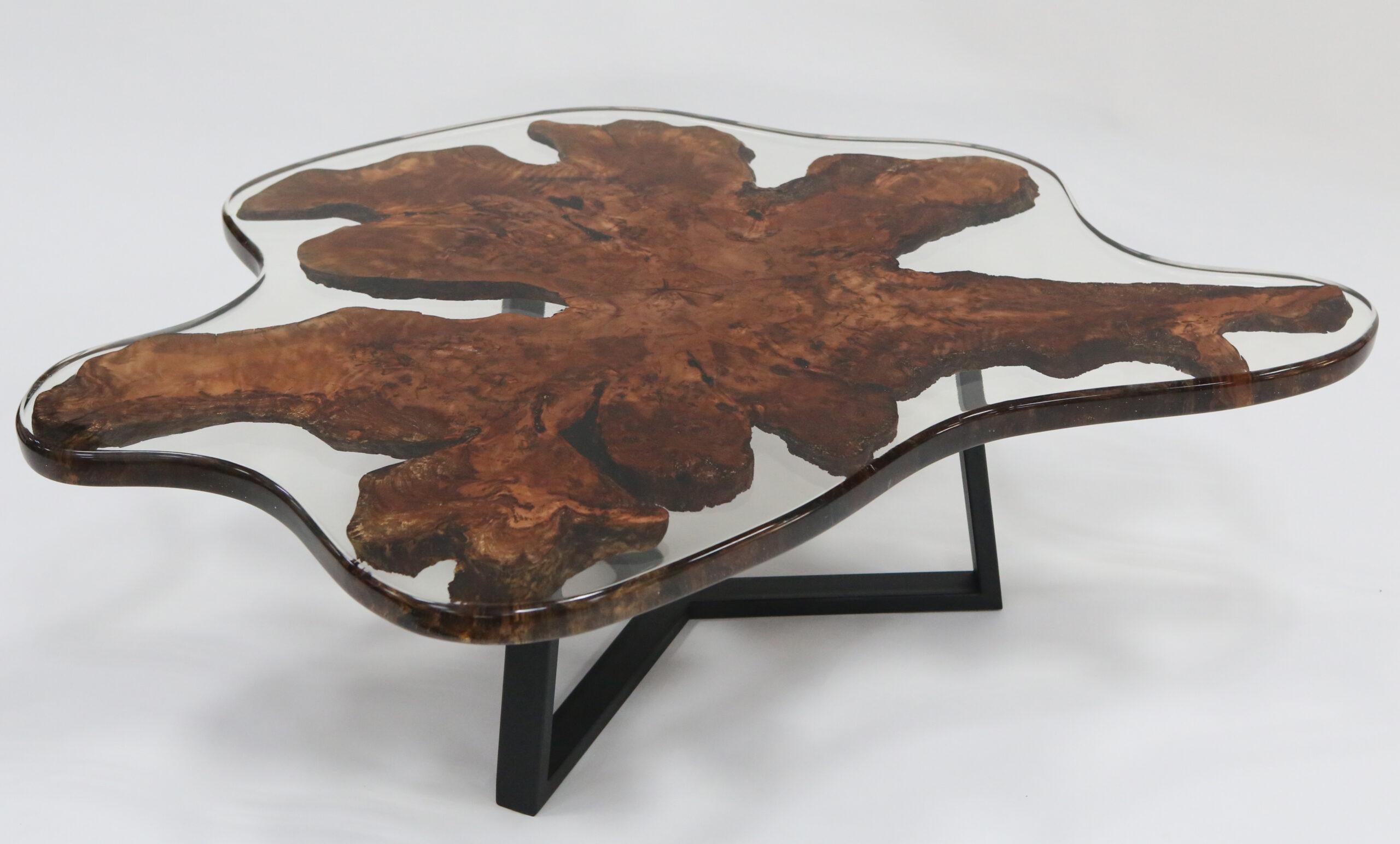 Table basse Indonesia par KV Design
Unique en son genre
Dimensions : D 85 x L 110 x H 45 cm.
MATERIAL : Bois tropical, époxy et métal.

Tous les produits sont fabriqués sur mesure en 1 exemplaire unique. Veuillez nous contacter.

KV Design est une