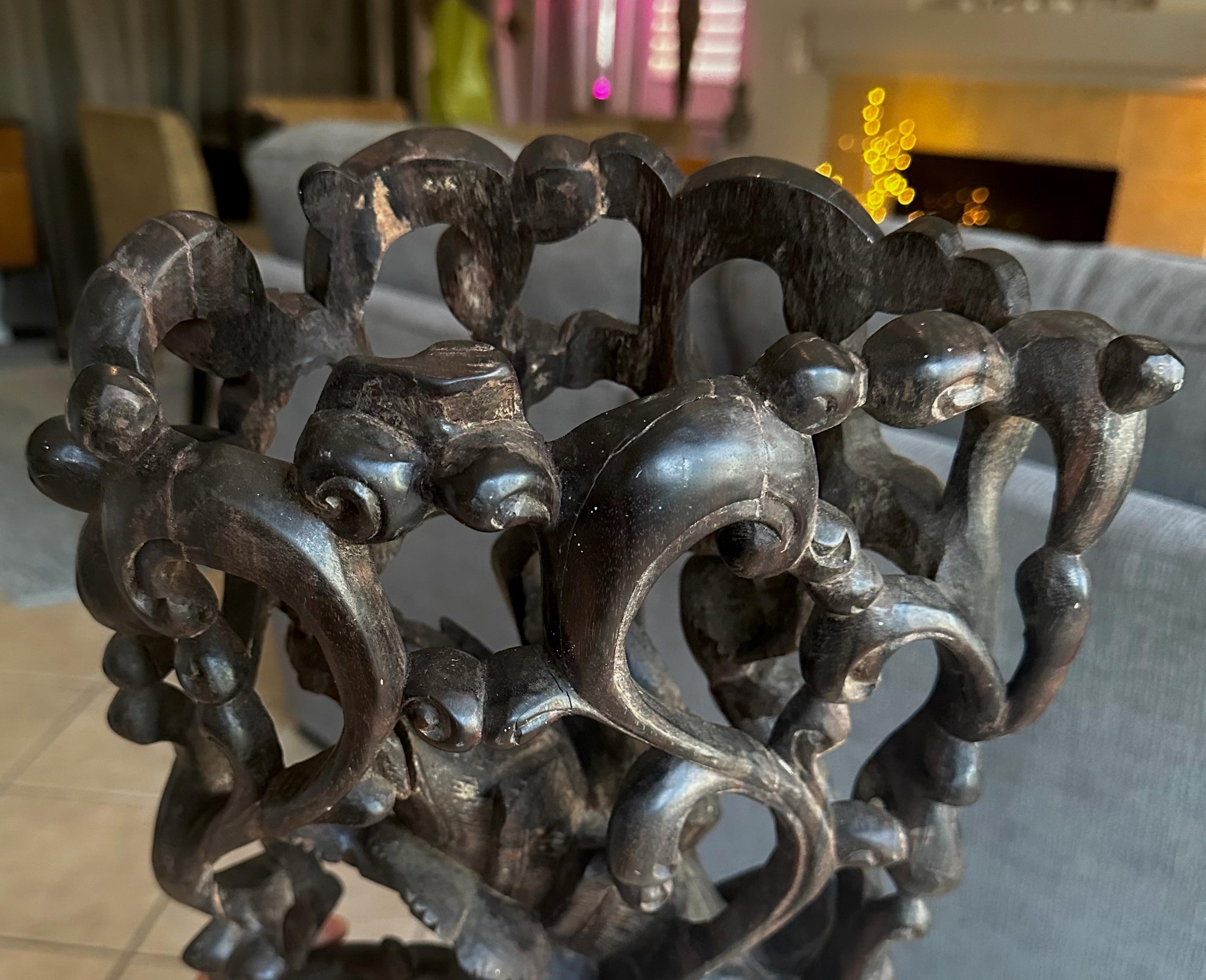 Indonesia Divinità danzante Maschio Serpente Statua in legno duro intagliato in vendita 5