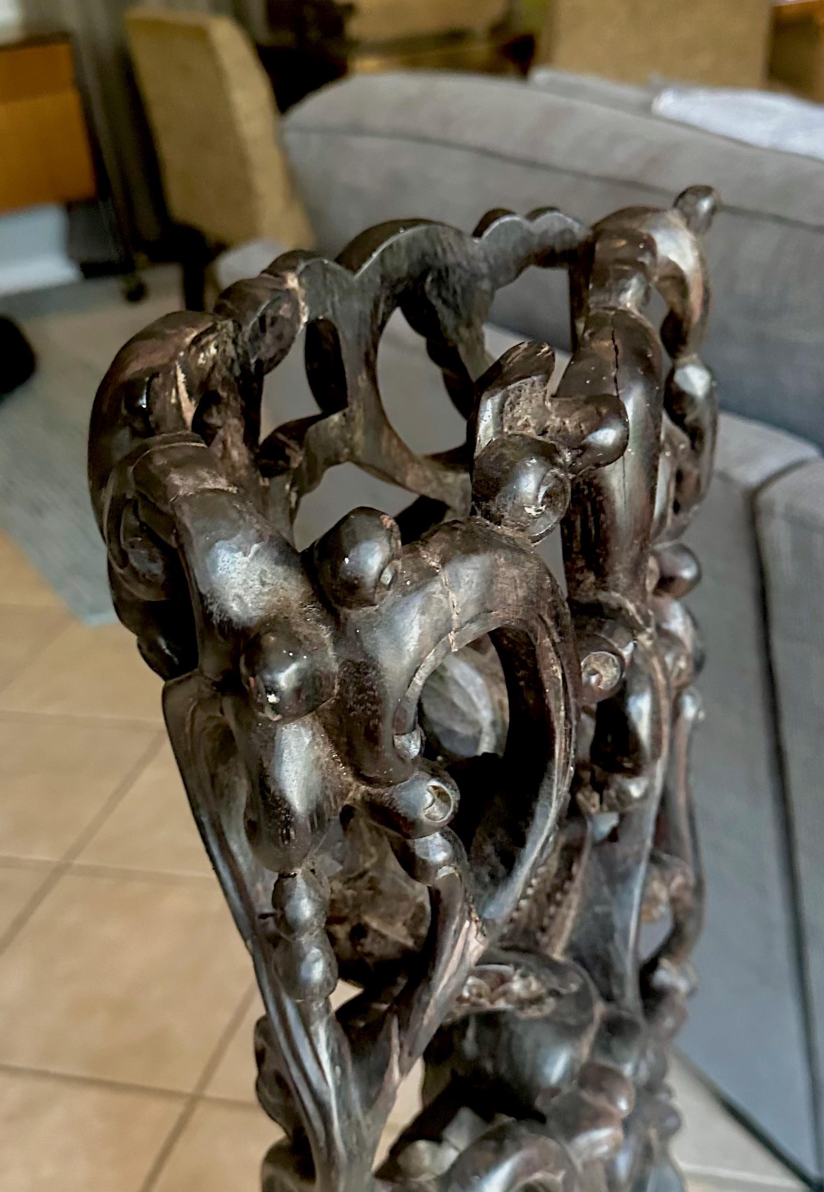 Indonesia Divinità danzante Maschio Serpente Statua in legno duro intagliato in vendita 9