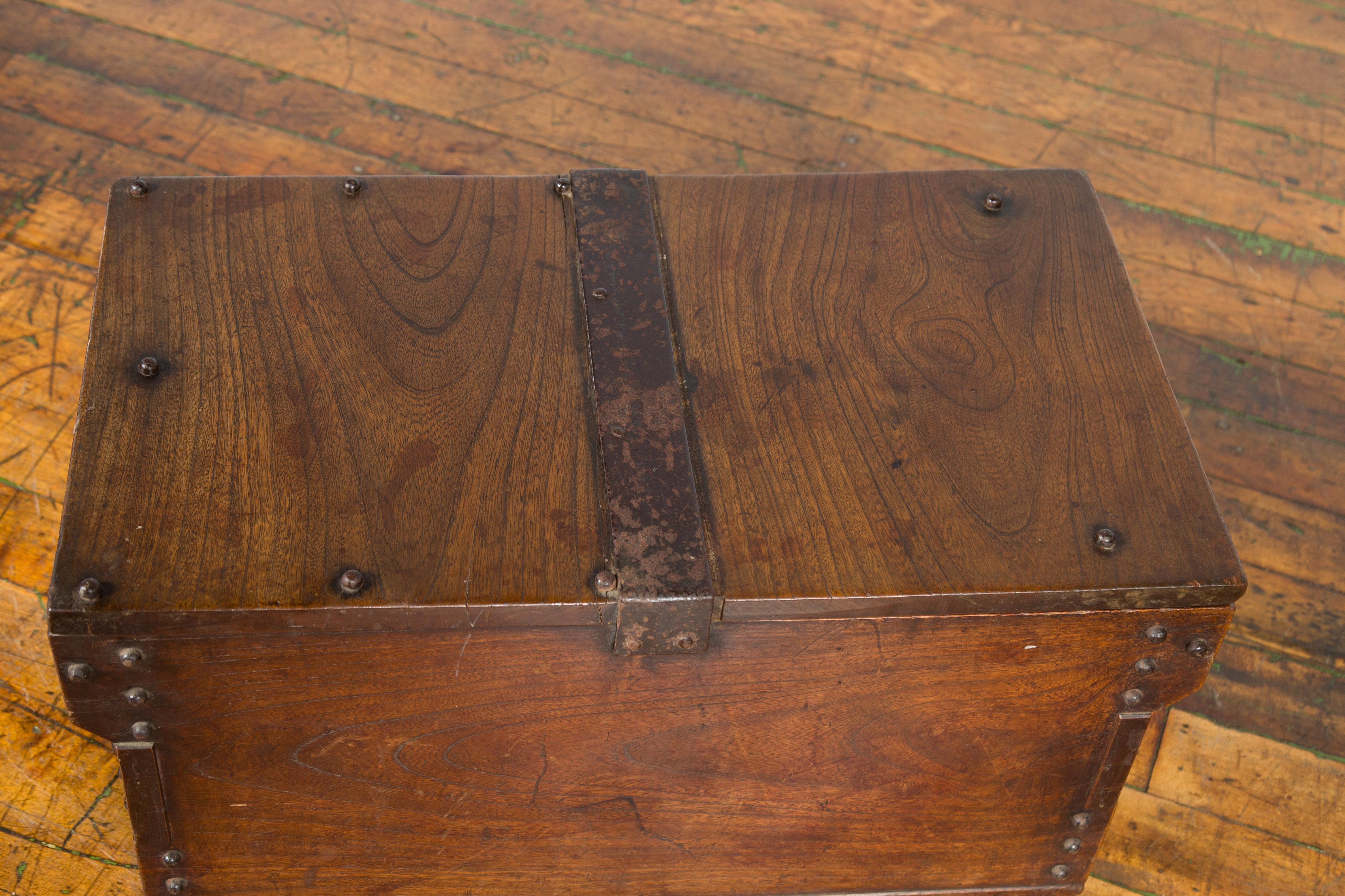 Indonesian 19th Century Wooden Trunk with Partially Removable Top and Iron Studs For Sale 2