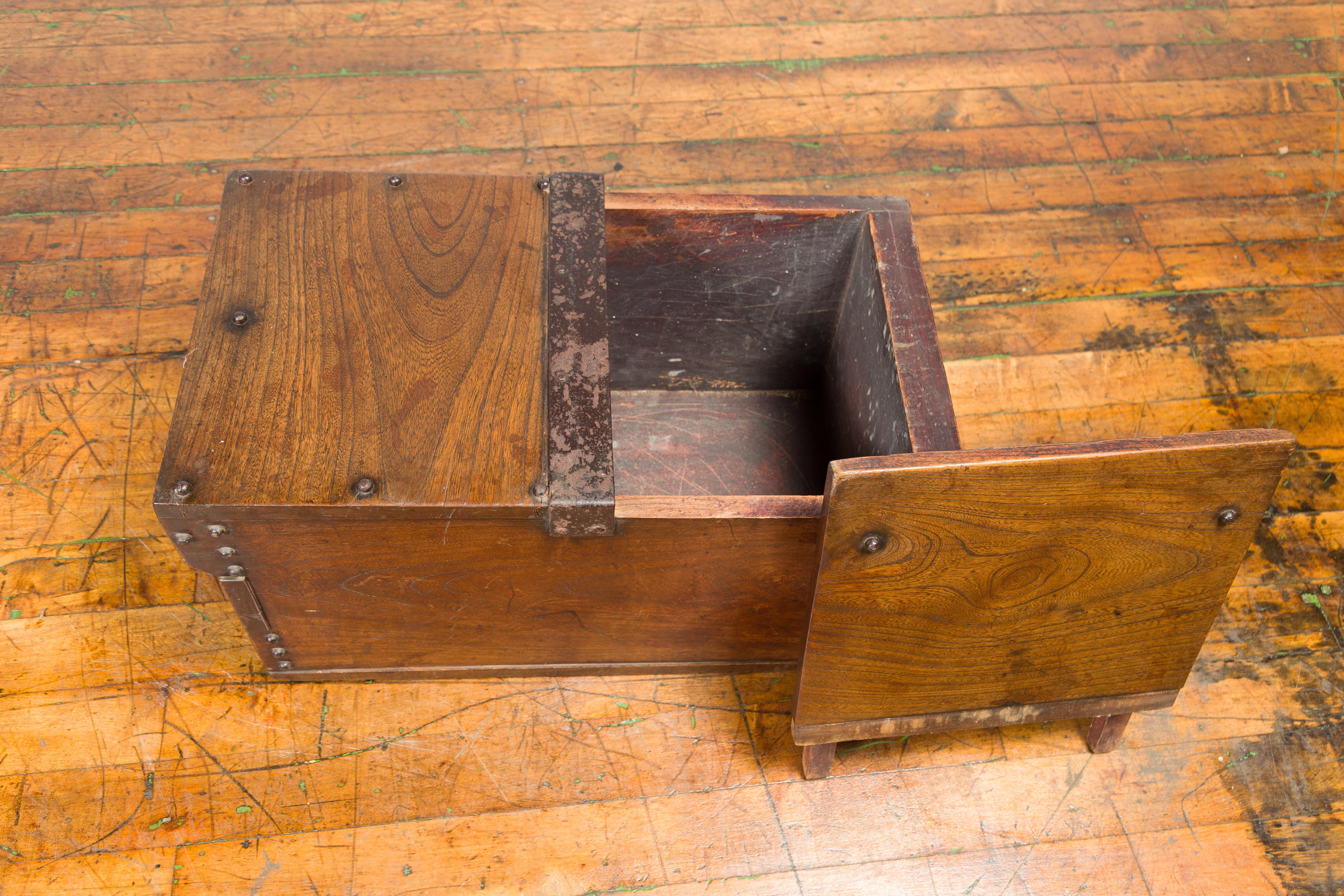Indonesian 19th Century Wooden Trunk with Partially Removable Top and Iron Studs For Sale 3