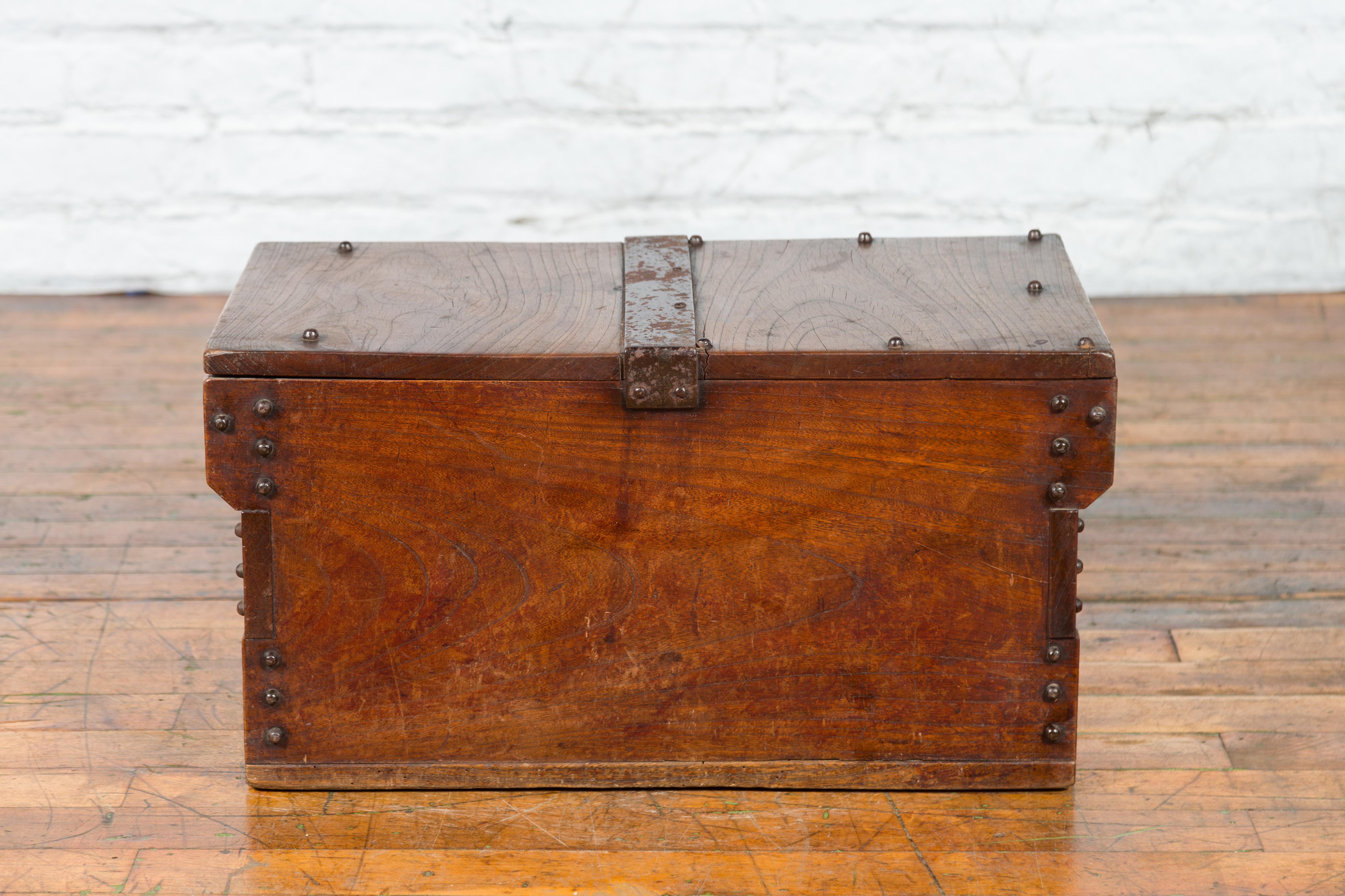 Indonesian 19th Century Wooden Trunk with Partially Removable Top and Iron Studs For Sale 6