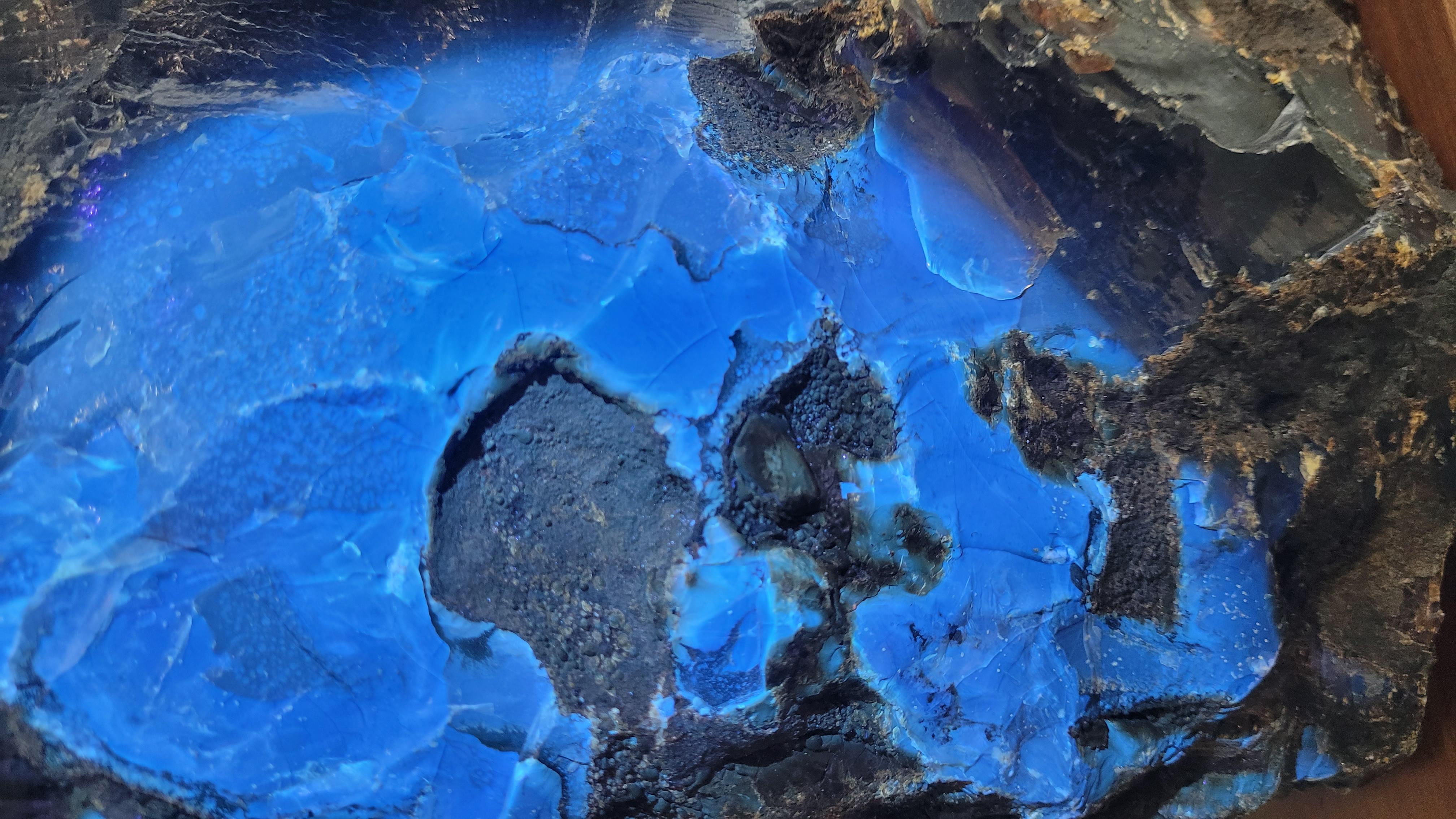 Huge Indonesian blue amber, reactive to U.V rays For Sale 2
