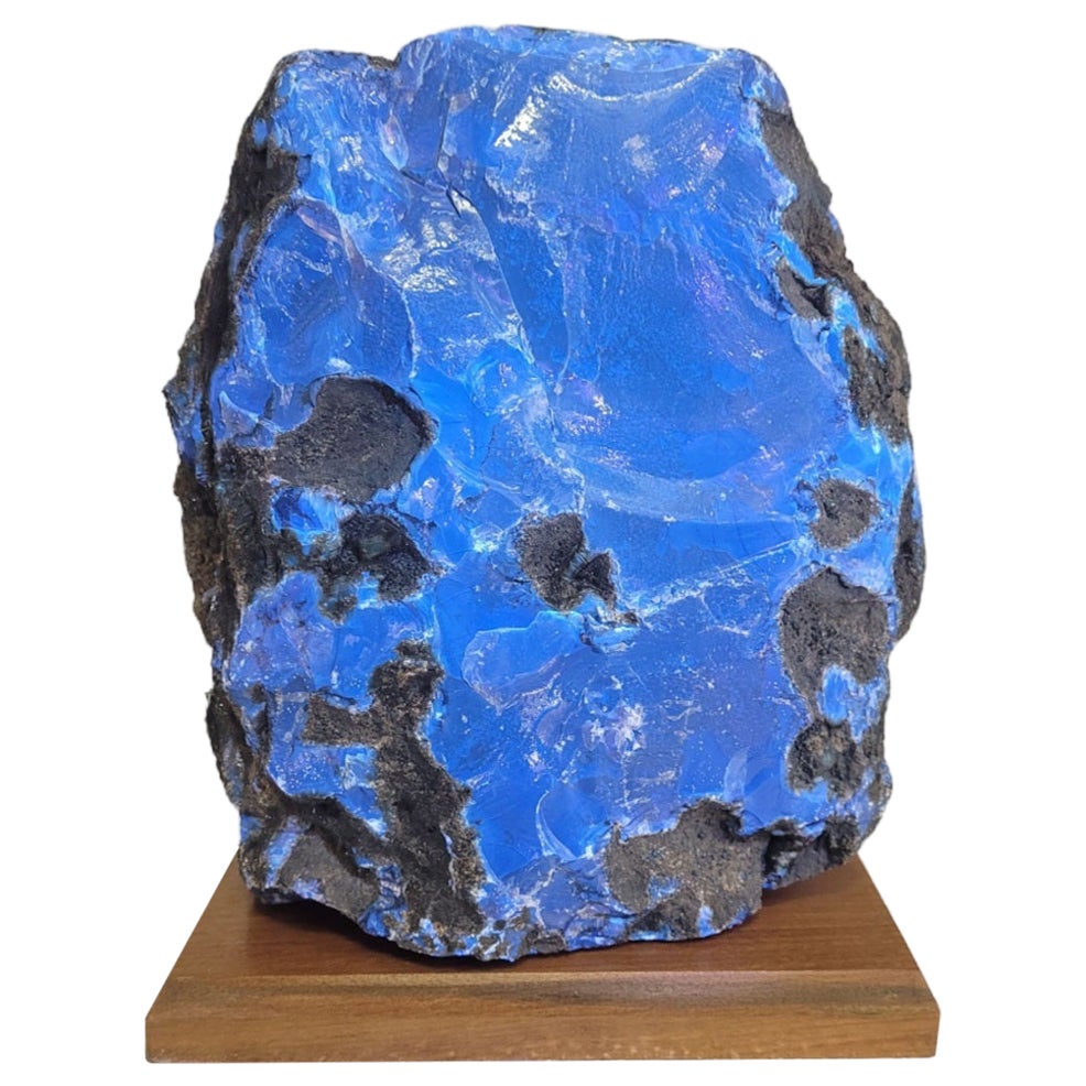 Huge Indonesian blue amber, reactive to U.V rays For Sale