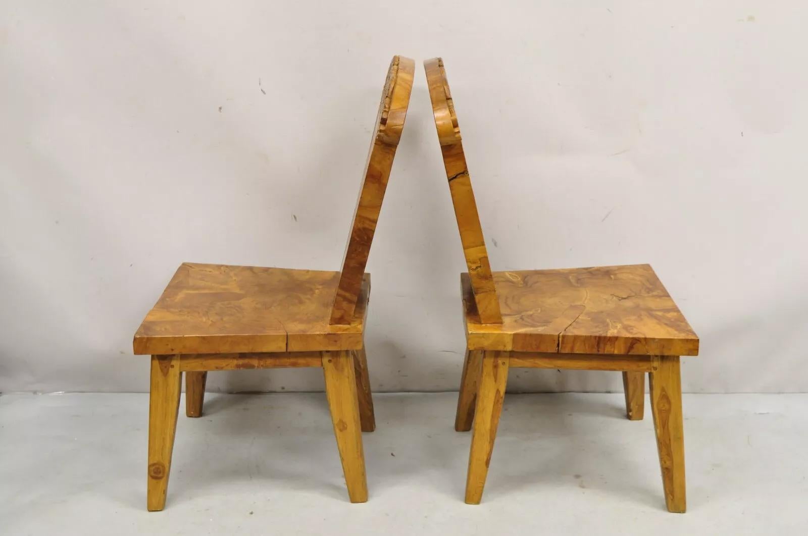 Paire de chaises d'appoint continentales en bois de ronce massif sculpté d'Indonésie en vente 4