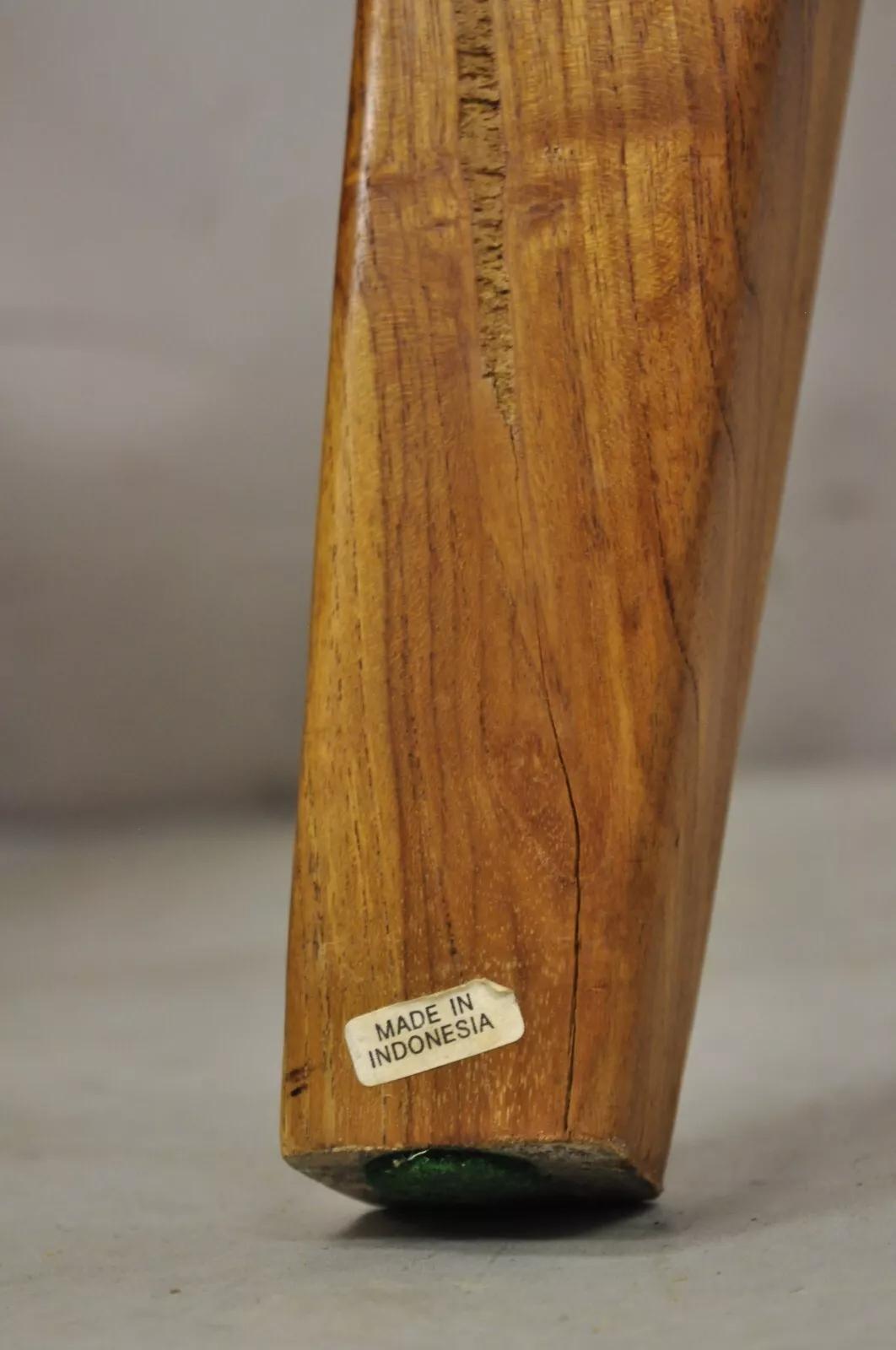 Paire de chaises d'appoint continentales en bois de ronce massif sculpté d'Indonésie en vente 7