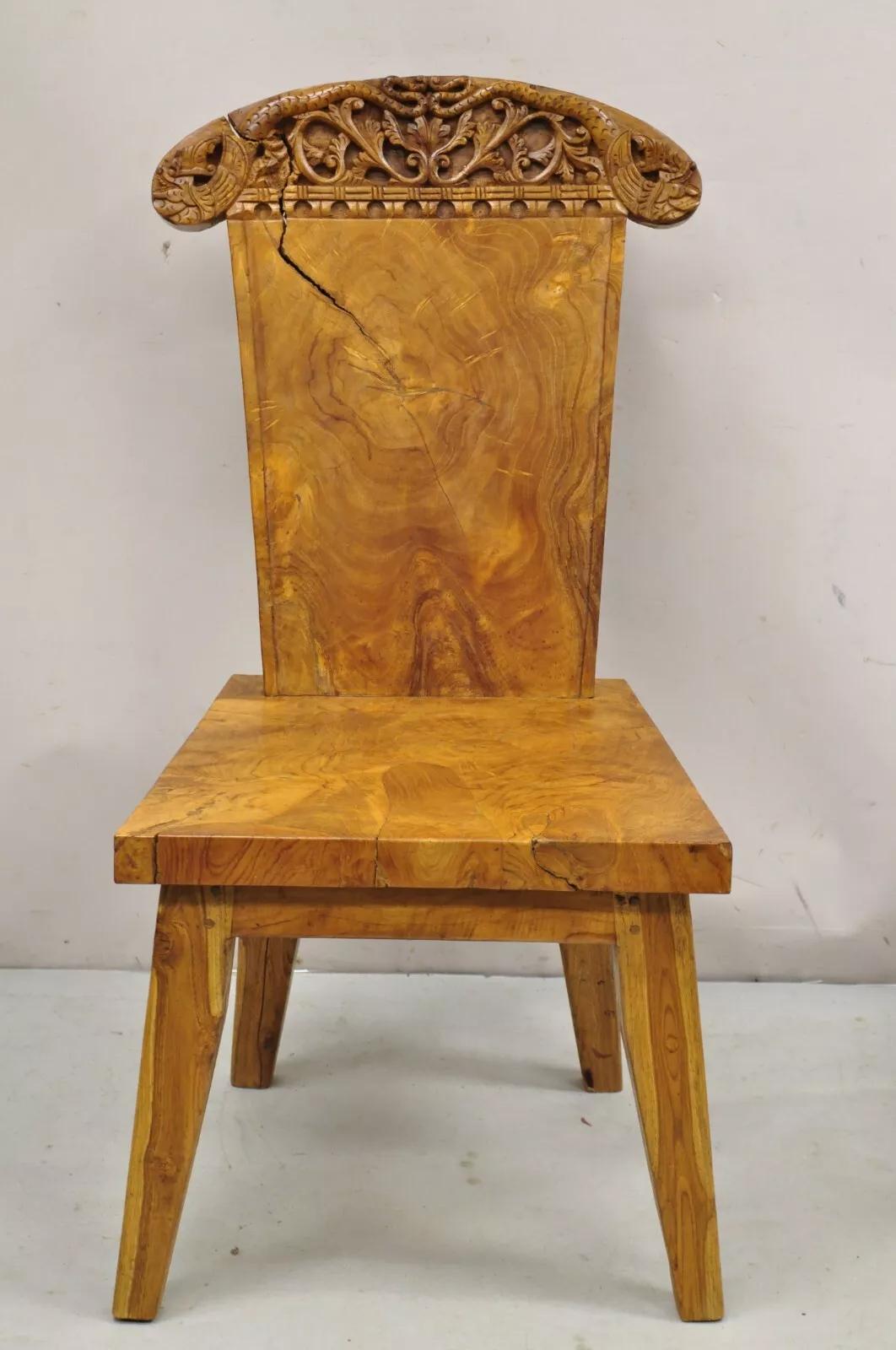 Autre Paire de chaises d'appoint continentales en bois de ronce massif sculpté d'Indonésie en vente