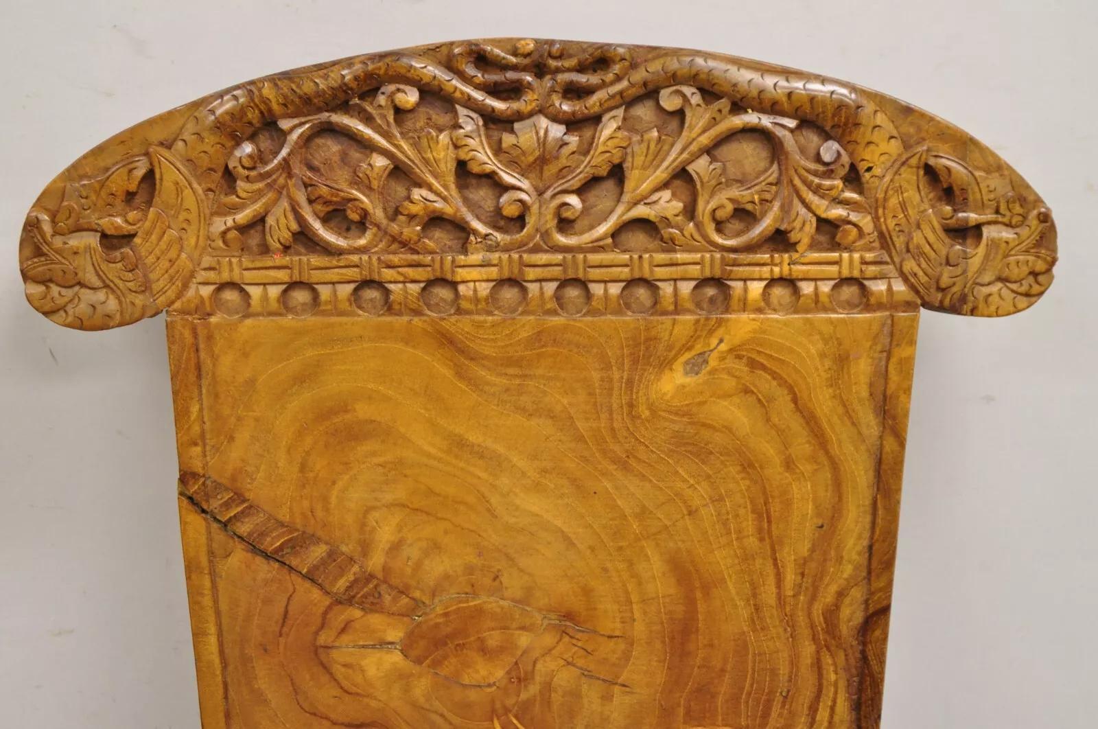 Paire de chaises d'appoint continentales en bois de ronce massif sculpté d'Indonésie en vente 1