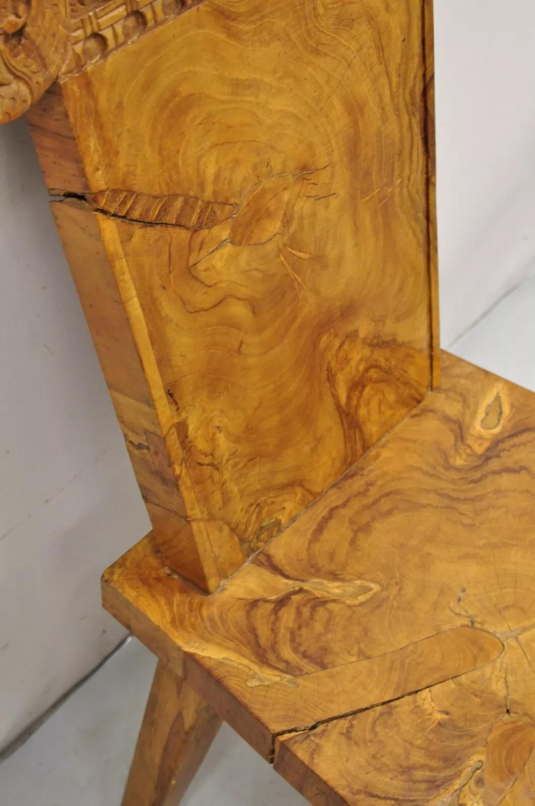 Paire de chaises d'appoint continentales en bois de ronce massif sculpté d'Indonésie en vente 2