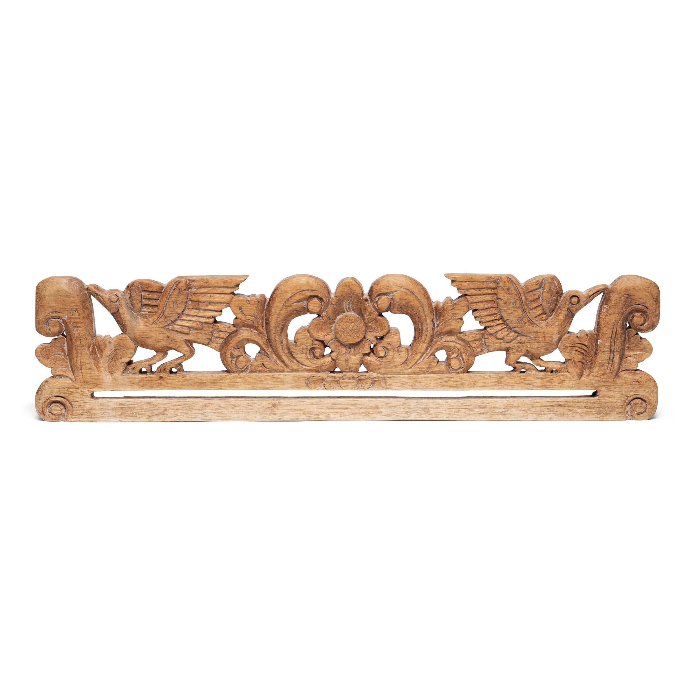 Indonesian Carved Tapestry Hanger In Good Condition For Sale In Chicago, IL