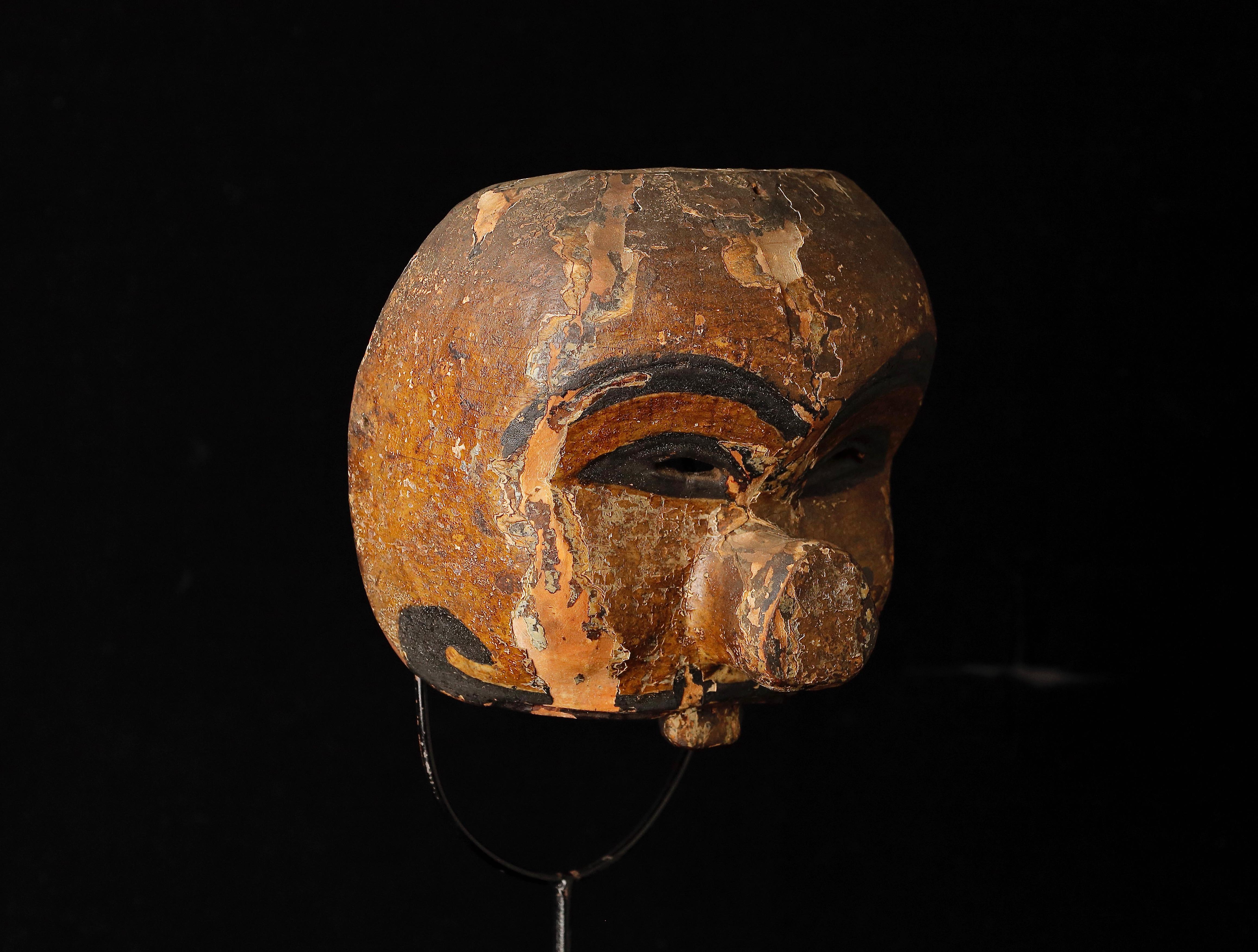 Sculpté Masque de cérémonie indonésien. 19ème siècle  en vente
