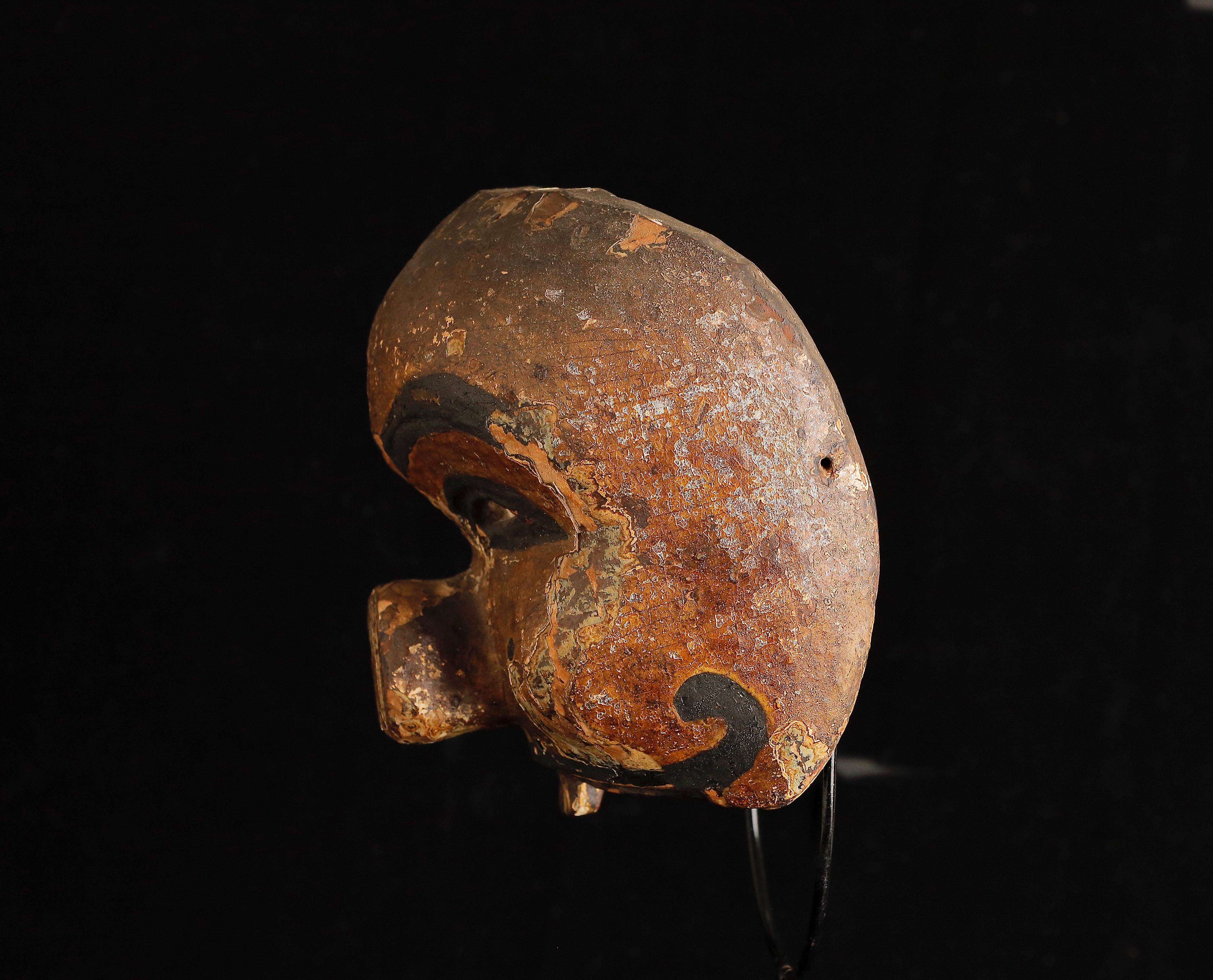 Legno Maschera cerimoniale indonesiana, XIX secolo in vendita