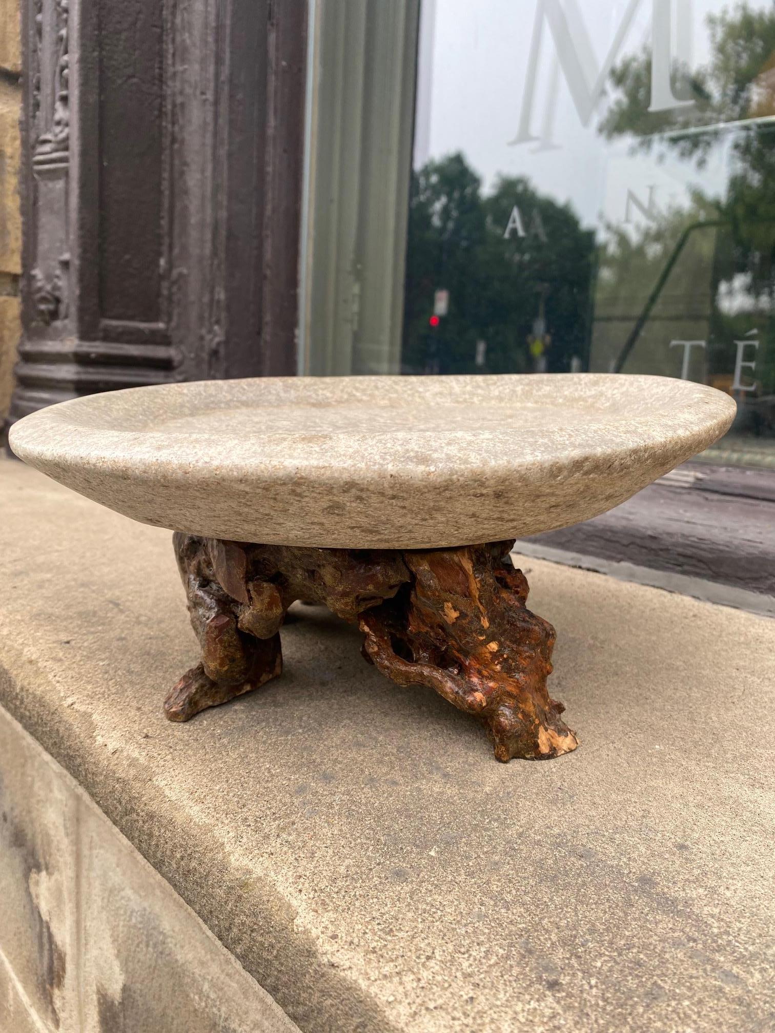Indonesian Decorative Stone Plate In Good Condition For Sale In Montreal, QC