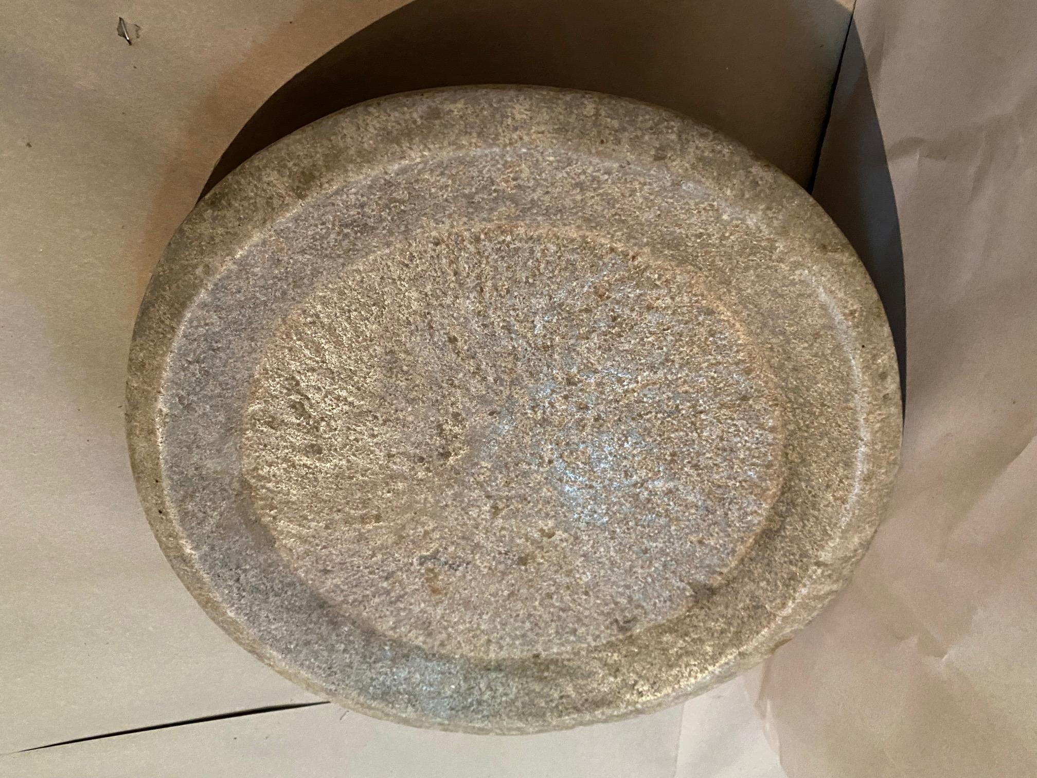 Indonesian Decorative Stone Plate In Good Condition For Sale In Montreal, QC