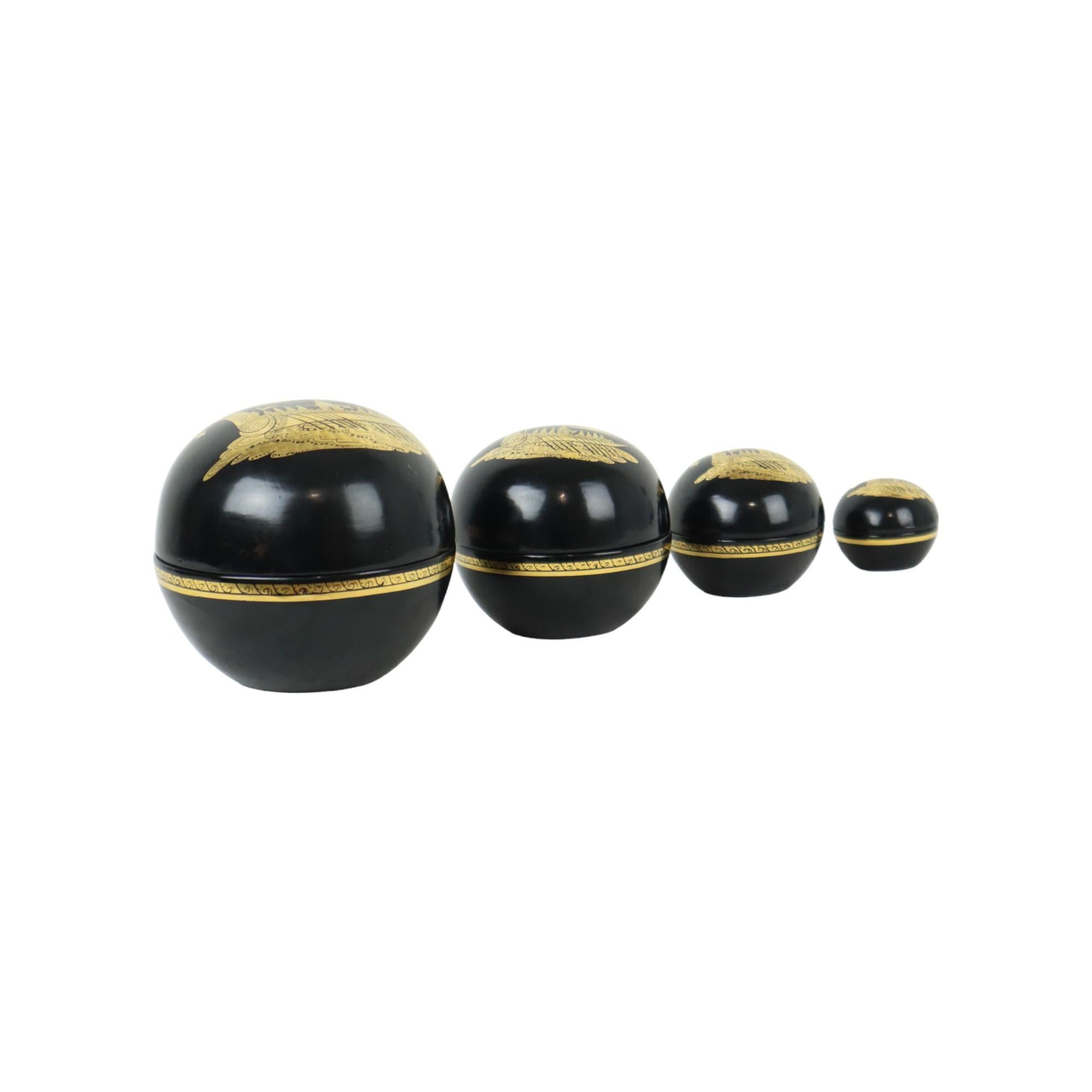 Juego de 4 cuencos nido indonesios de joyería de madera lacada en negro en venta 1