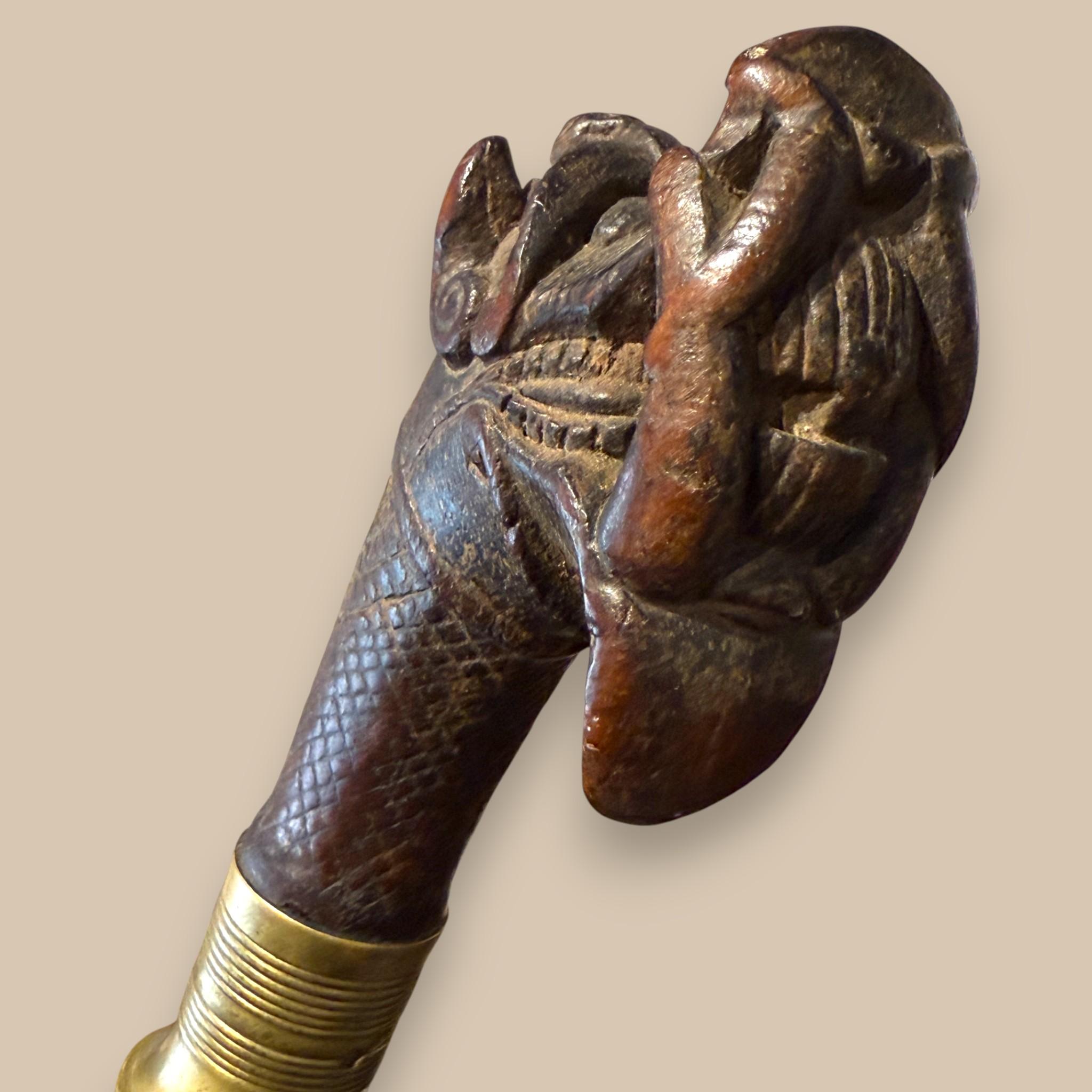 Indonesian Nias Sword with Carved Wooden Hilt and Brass-Bound Scabbard in vendita 3