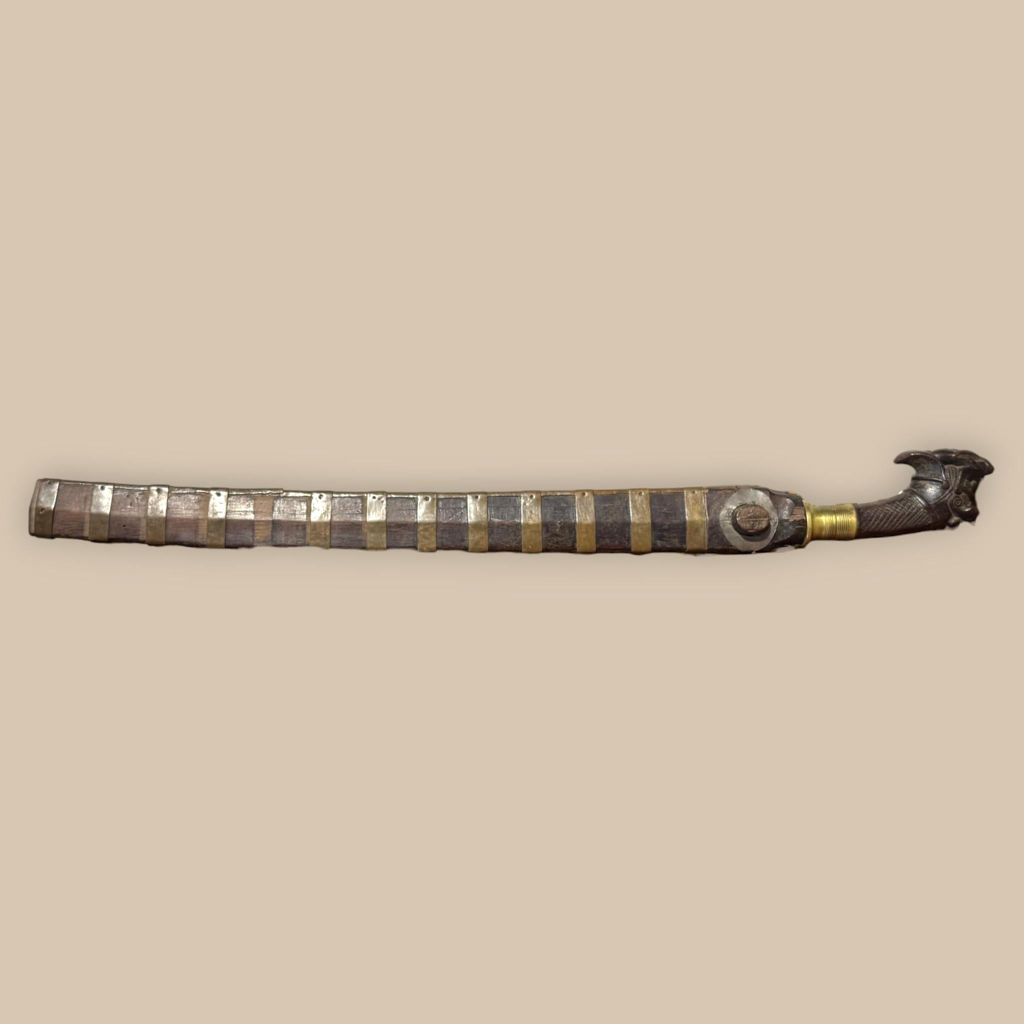 Indonesiano Indonesian Nias Sword with Carved Wooden Hilt and Brass-Bound Scabbard in vendita