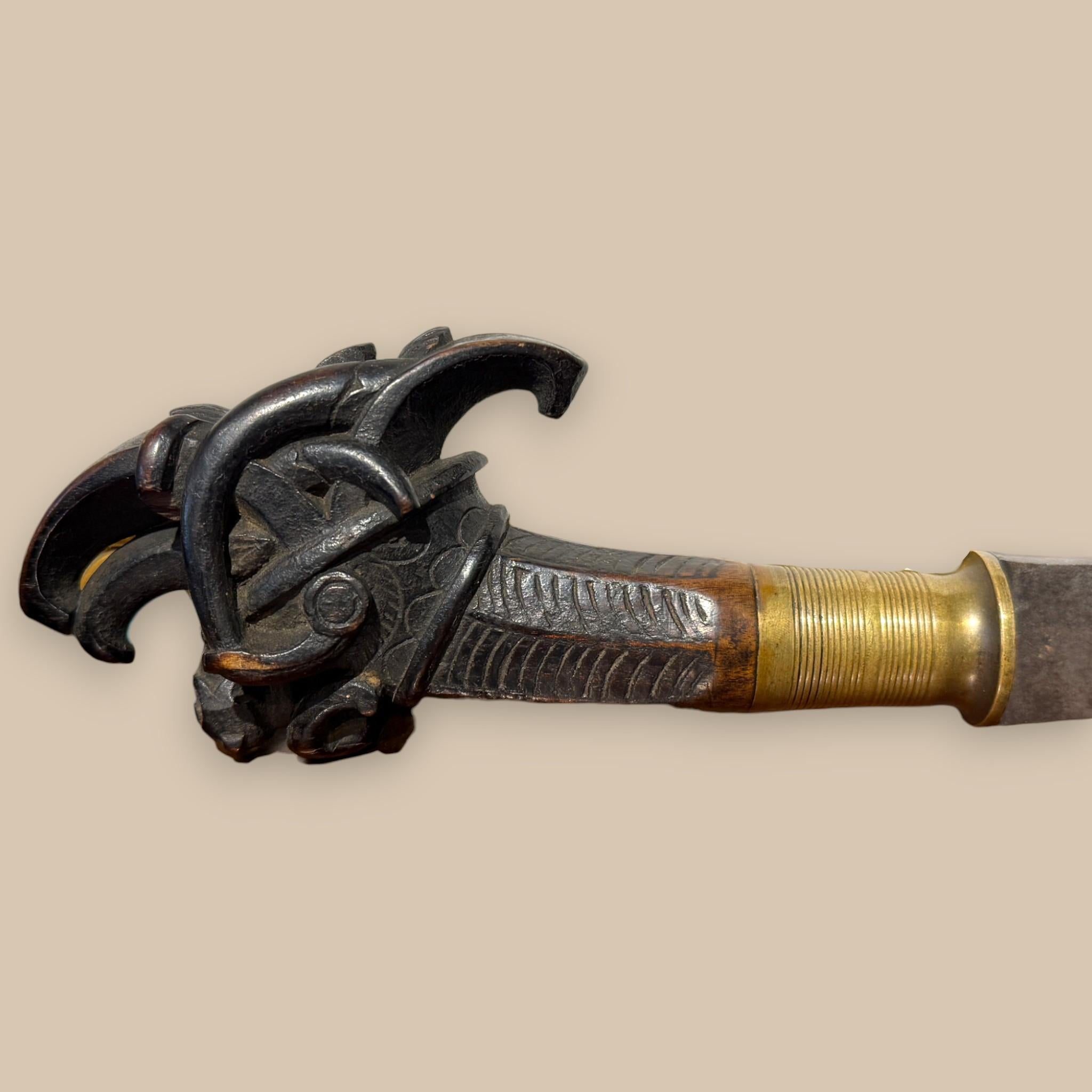 Metallo Indonesian Nias Sword with Carved Wooden Hilt and Brass-Bound Scabbard in vendita