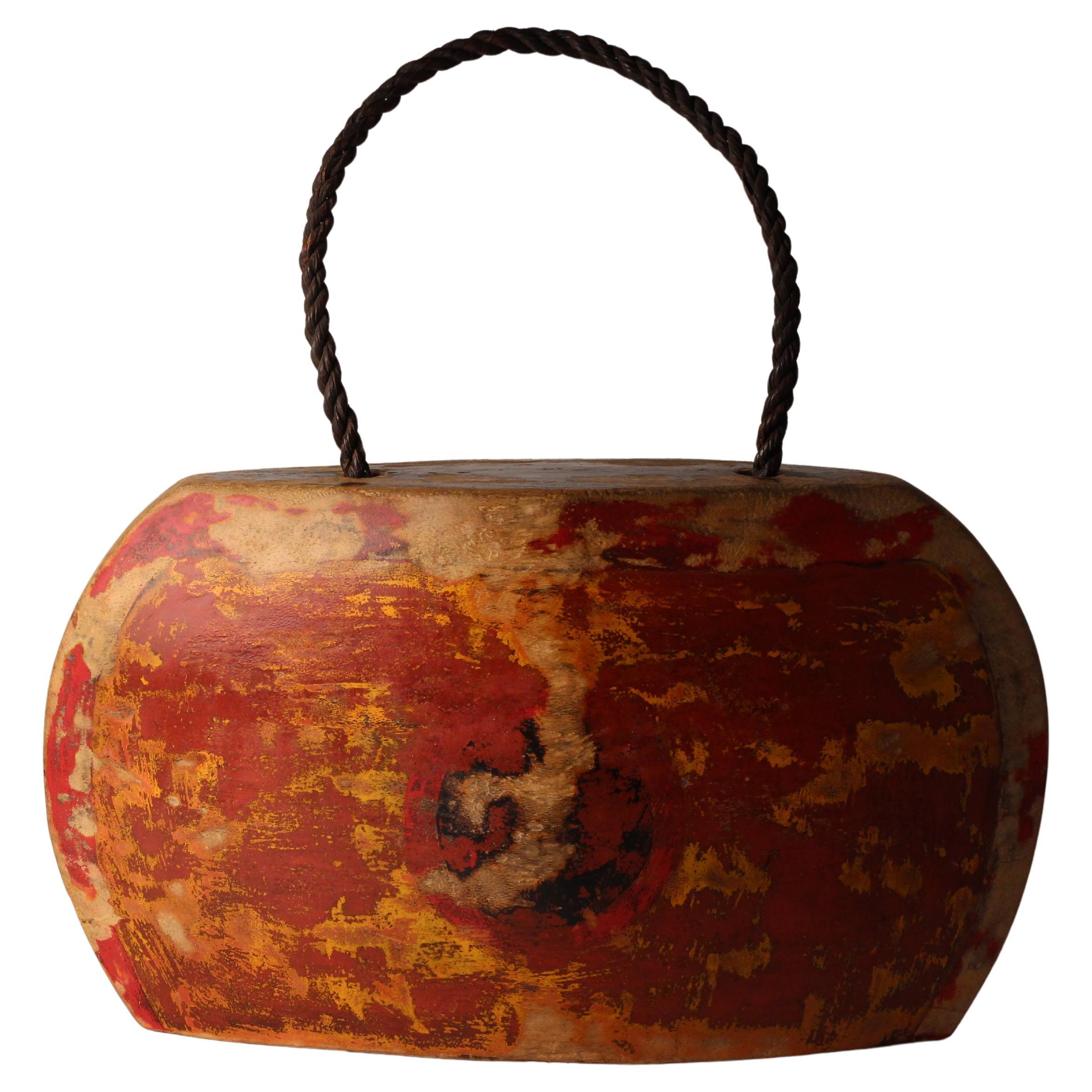 Artisanat Sculpture indonésienne peinte en forme de buffle ou de cloche de vache, art décoratif populaire, art mural en vente