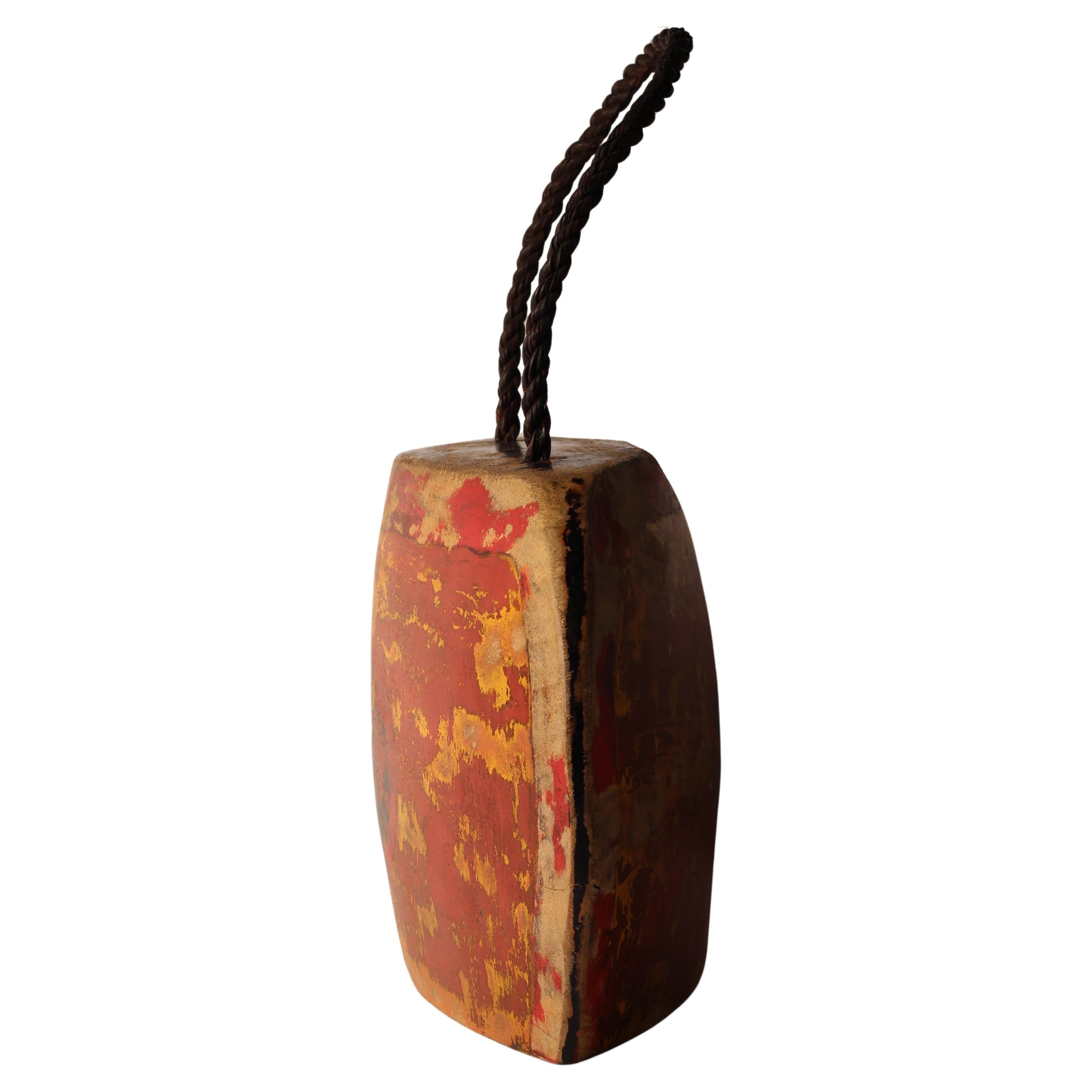 Sculpture indonésienne peinte en forme de buffle ou de cloche de vache, art décoratif populaire, art mural en vente 1