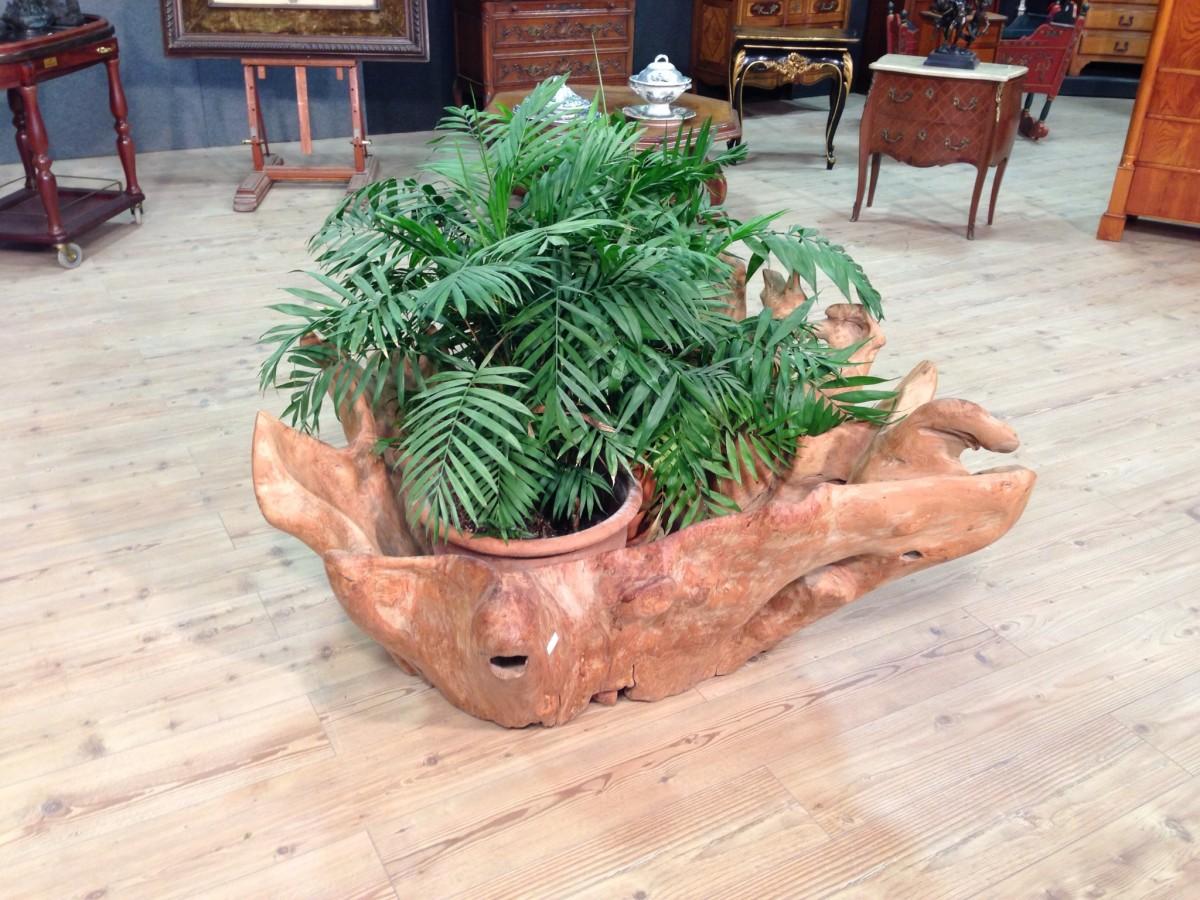 Indonesian planter in teak wood made from root mangrove. Object in good state of conservation with no breaks or missing parts.