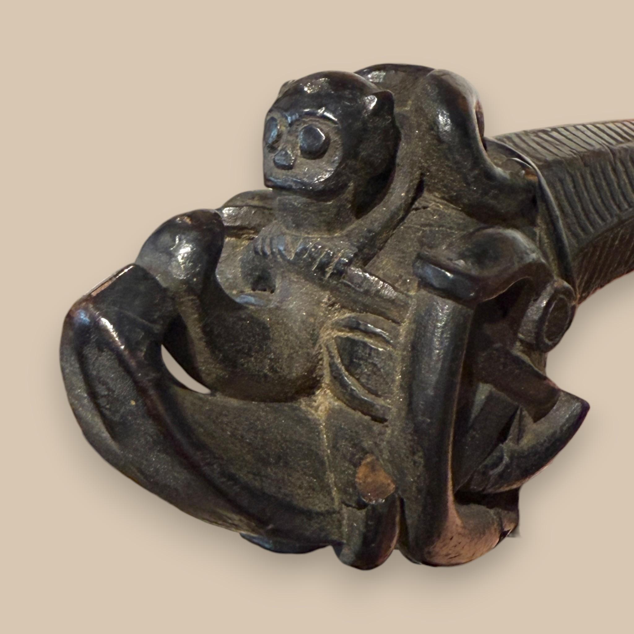 Indonesian Single-Edged Sword with Carved Wooden Hilt, 19th Century in vendita 4