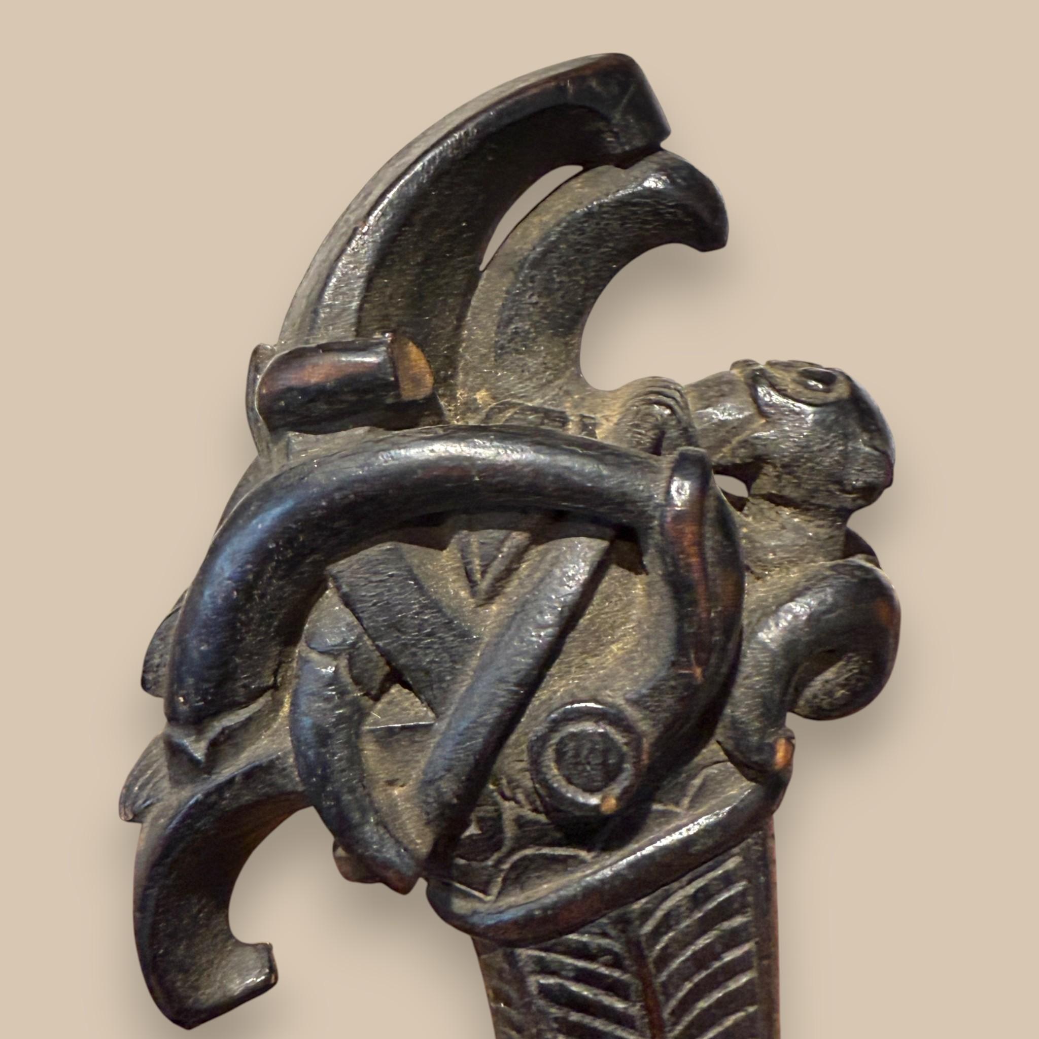 Indonesian Single-Edged Sword with Carved Wooden Hilt, 19th Century in vendita 5