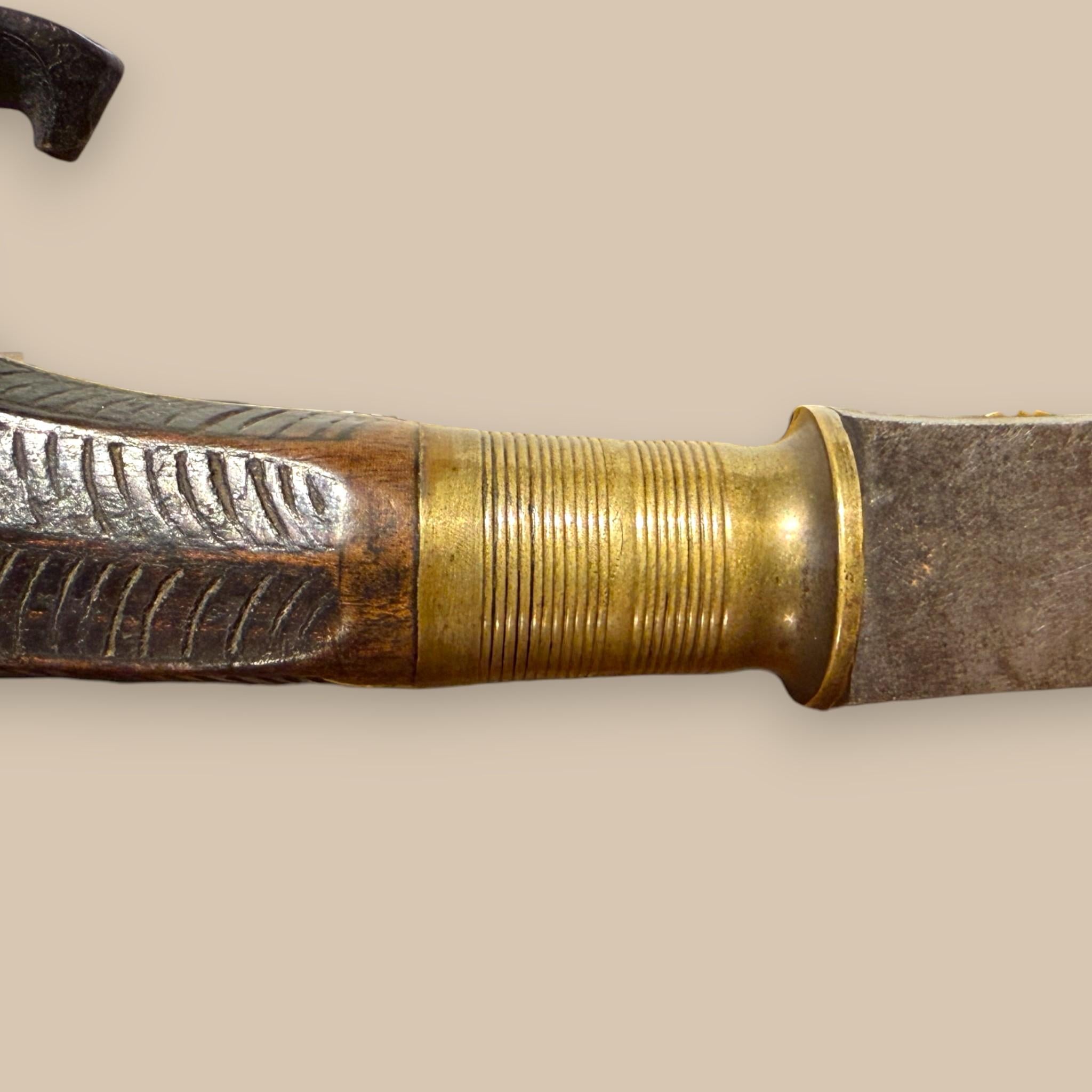 Indonesian Single-Edged Sword with Carved Wooden Hilt, 19th Century in vendita 6