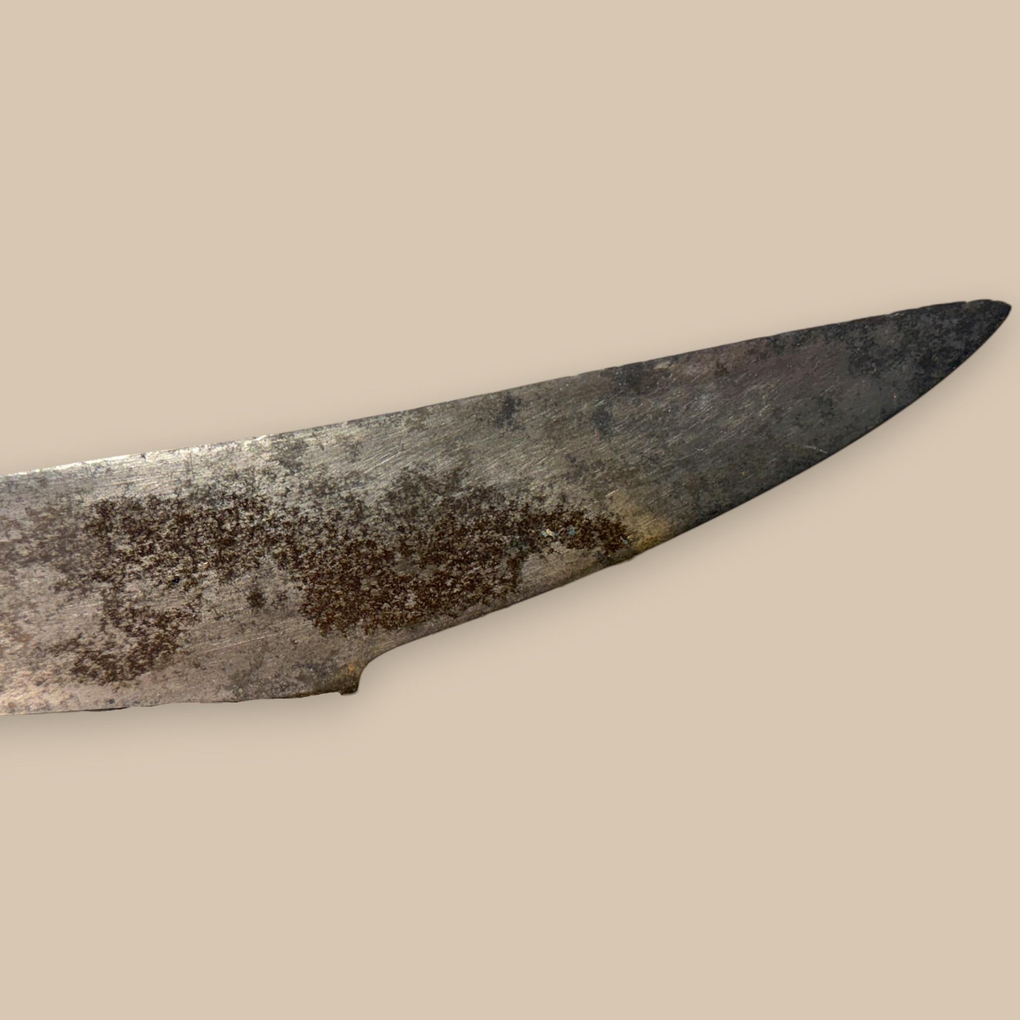 Indonesian Single-Edged Sword with Carved Wooden Hilt, 19th Century in vendita 7