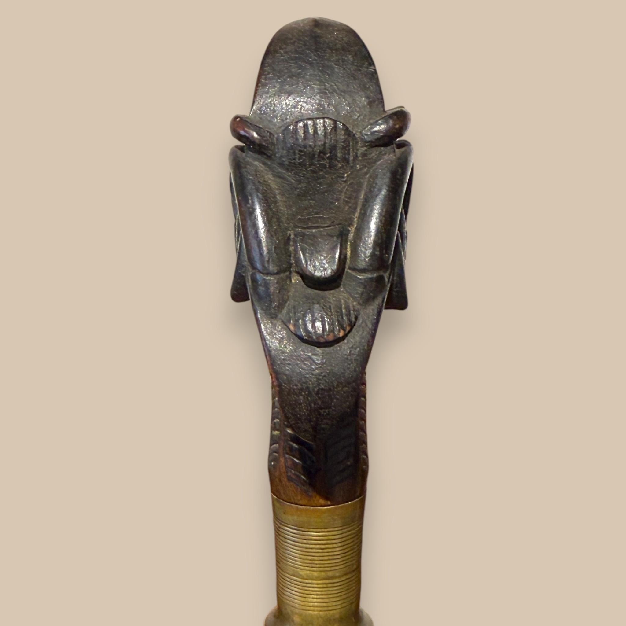 Indonesian Single-Edged Sword with Carved Wooden Hilt, 19th Century in vendita 1