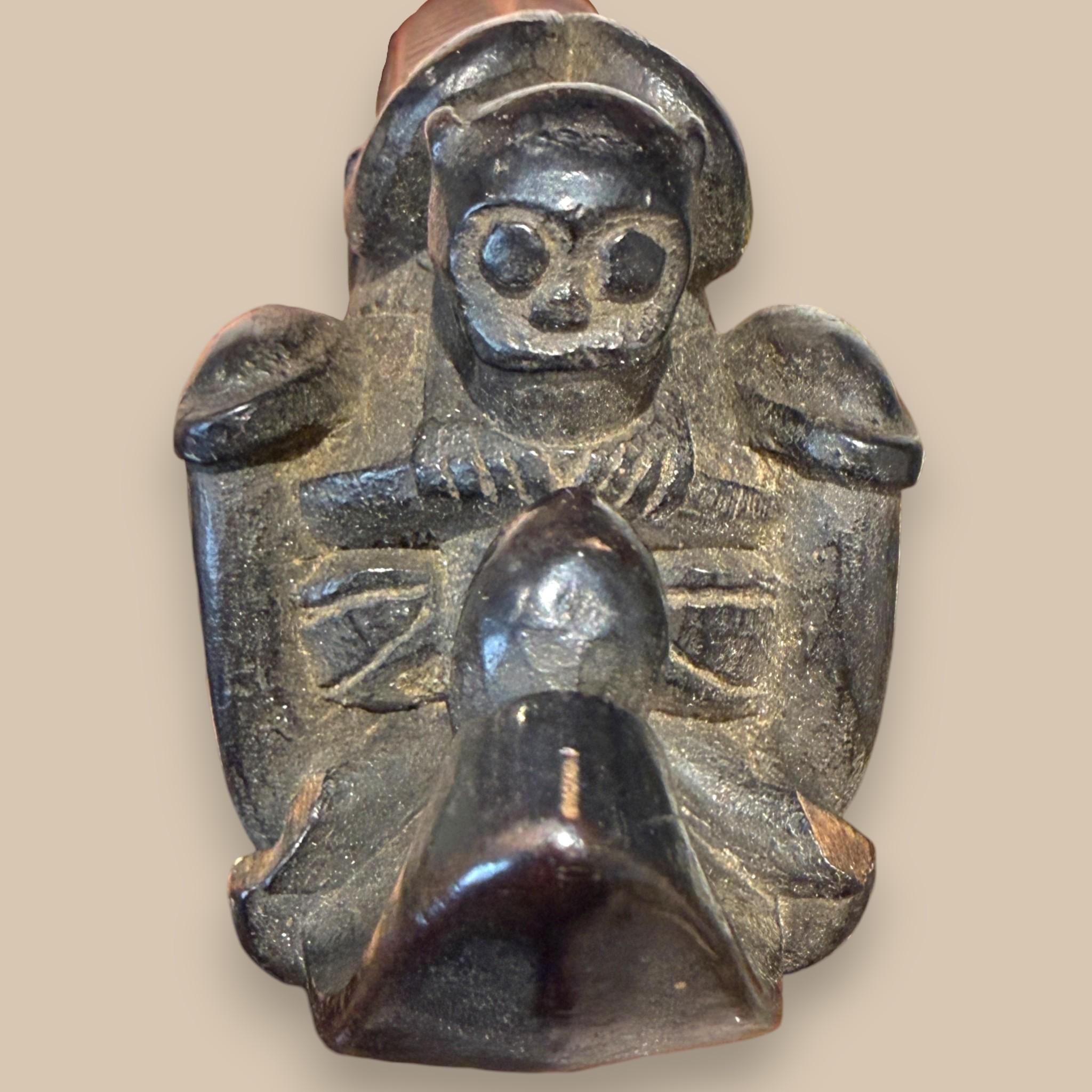 Indonesian Single-Edged Sword with Carved Wooden Hilt, 19th Century in vendita 2