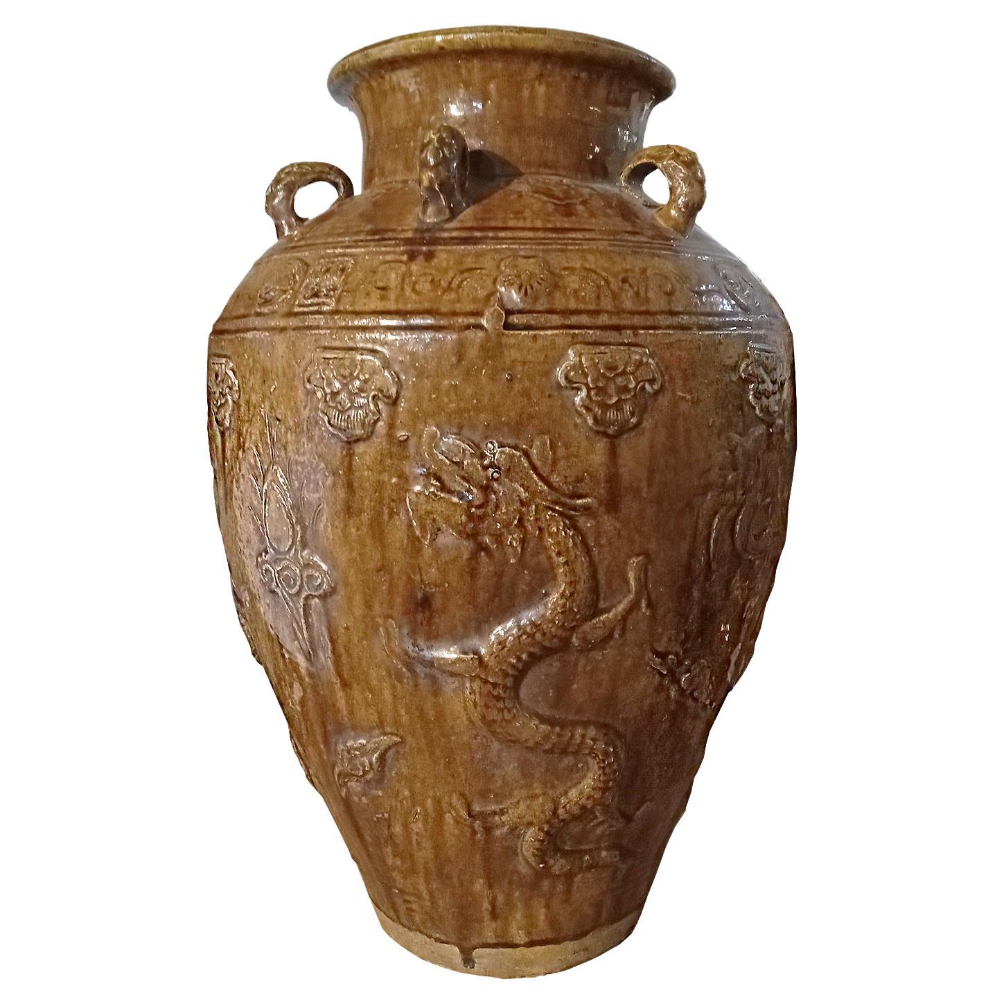 Indonesische Terrakotta Urne / JAR / Vase mit brauner Glasur und Drachenmotiv