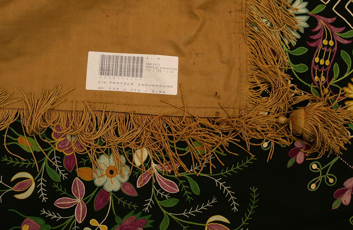 Soie textile indonésienne Bon état - En vente à Ferrara, IT